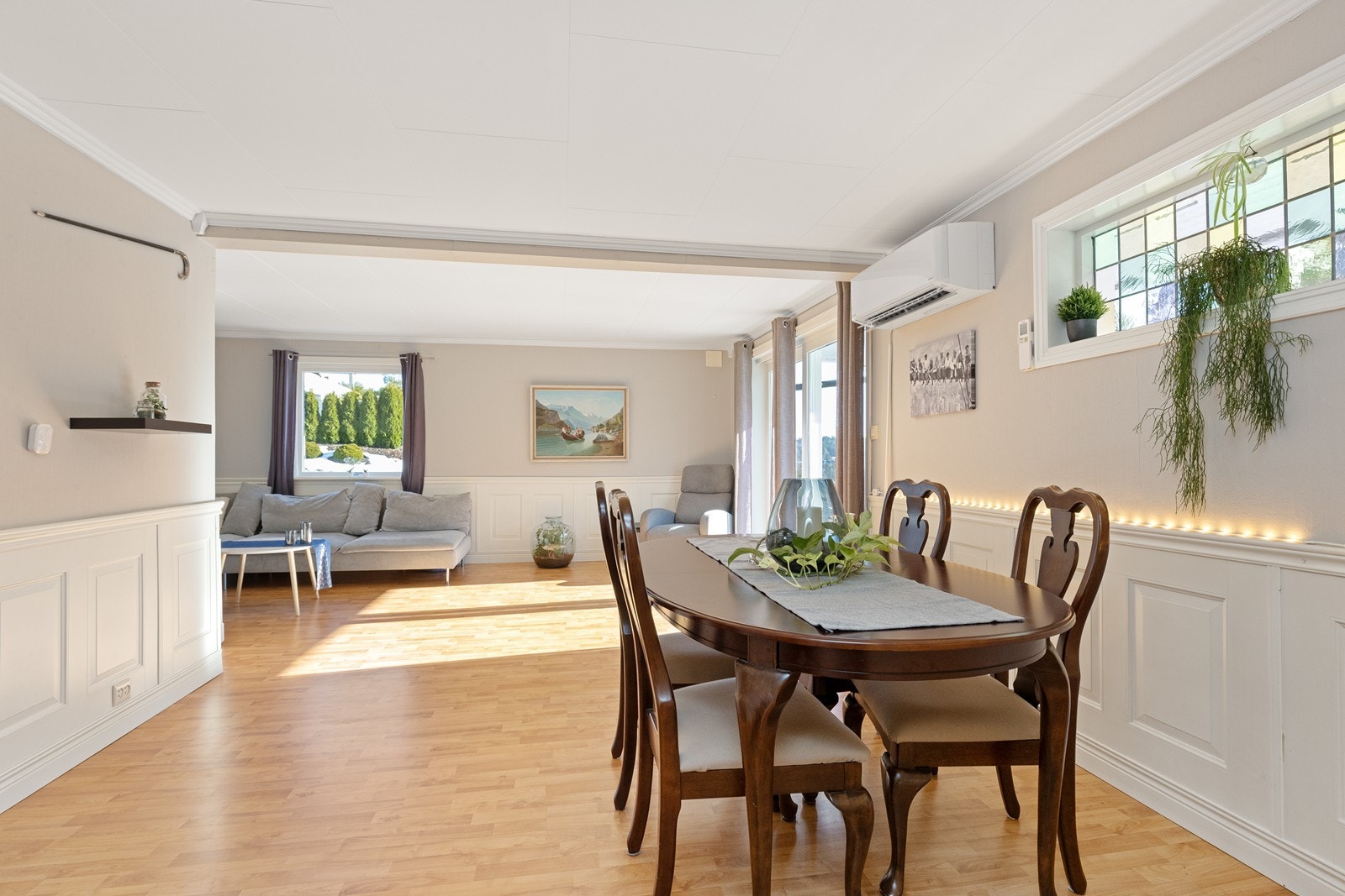 Spisestue. Galleribilde