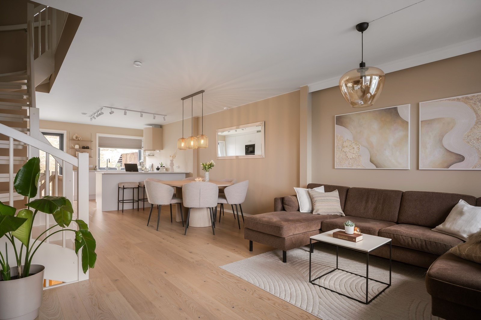 Proaktiv Eiendomsmegling ved Kristoffer Menne har den store gleden av å presentere Theodor Overwiens veg 13! Galleribilde