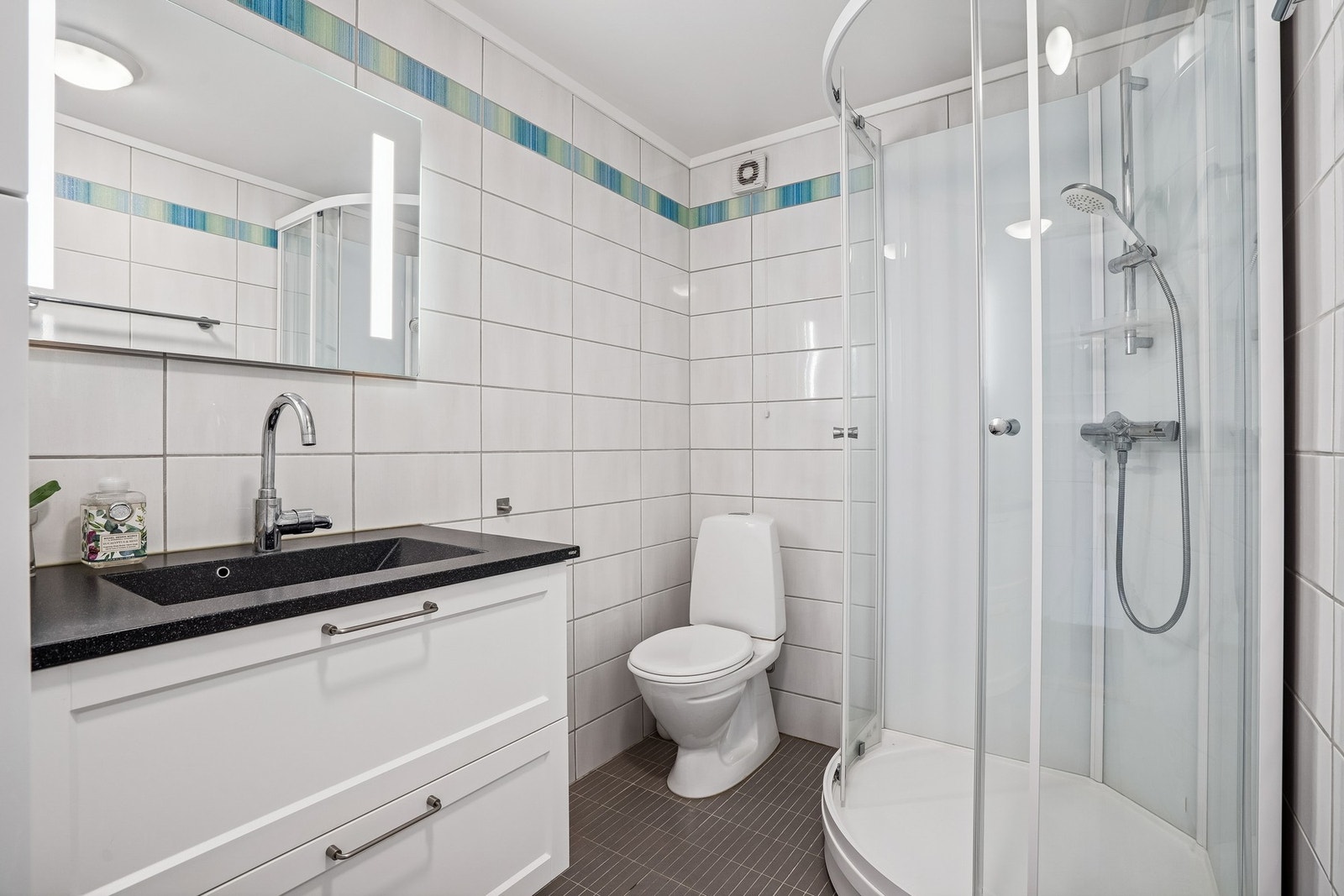 Leiligheten har 2 bad - bad 1 etg. Galleribilde