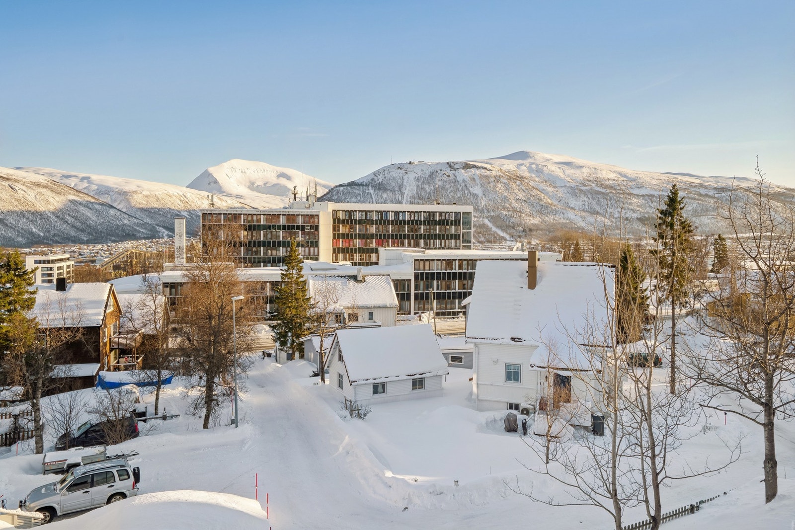 Utsikt mot Tromsøysundet/Fløya/Tromsdalen. Galleribilde