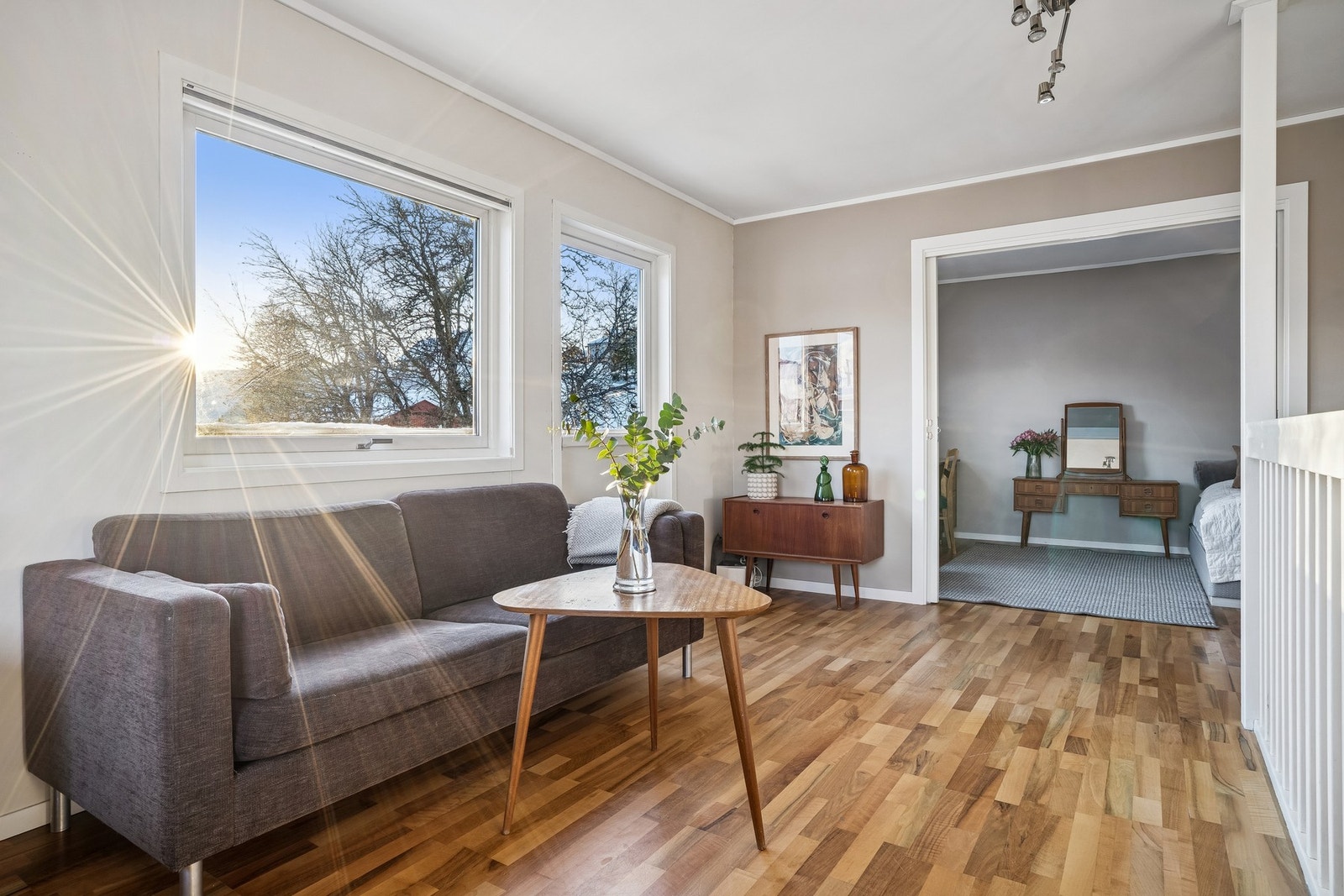 Stue med utgang til balkong. Galleribilde