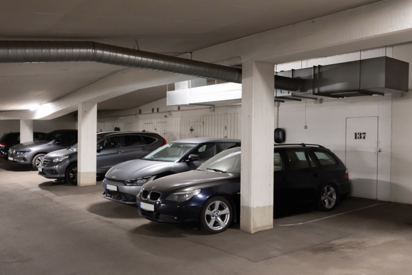 Den andre garasjeplassen ligger i bygg 27 Galleribilde