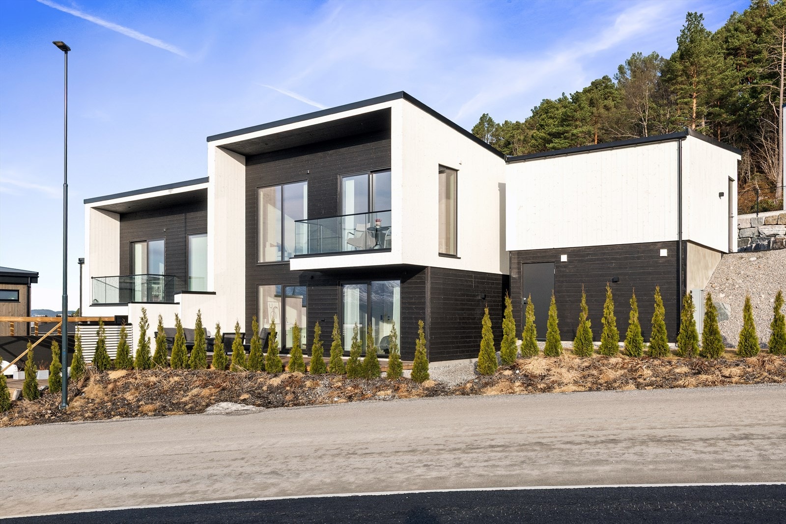 Velkommen til Tverasvingen 4B - Presentert av Eiendomsmegler Norge v/ Arild Berentzen. Galleribilde