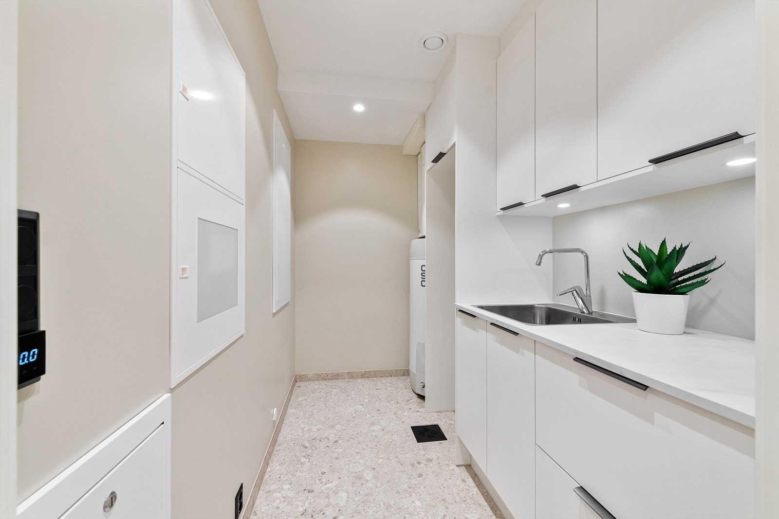 Separat vaskerom. Innredning fra HTH. Galleribilde