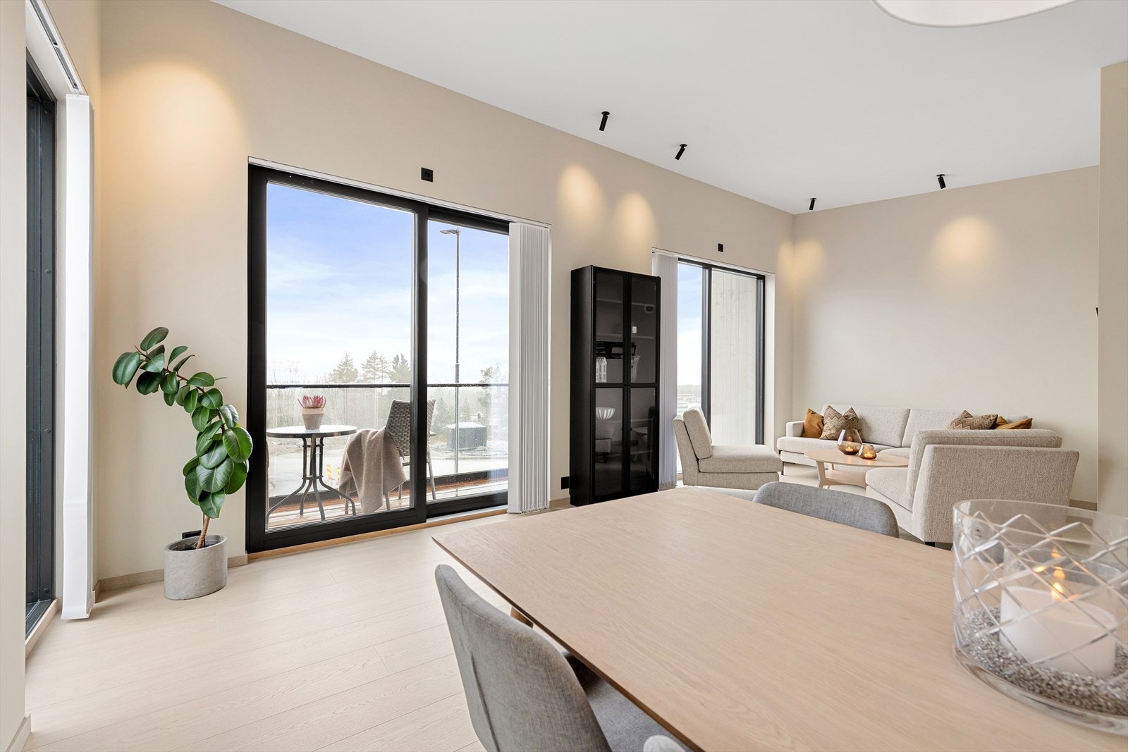 Boligen er oppført i 2024, og har en gjennomgående god standard. Galleribilde