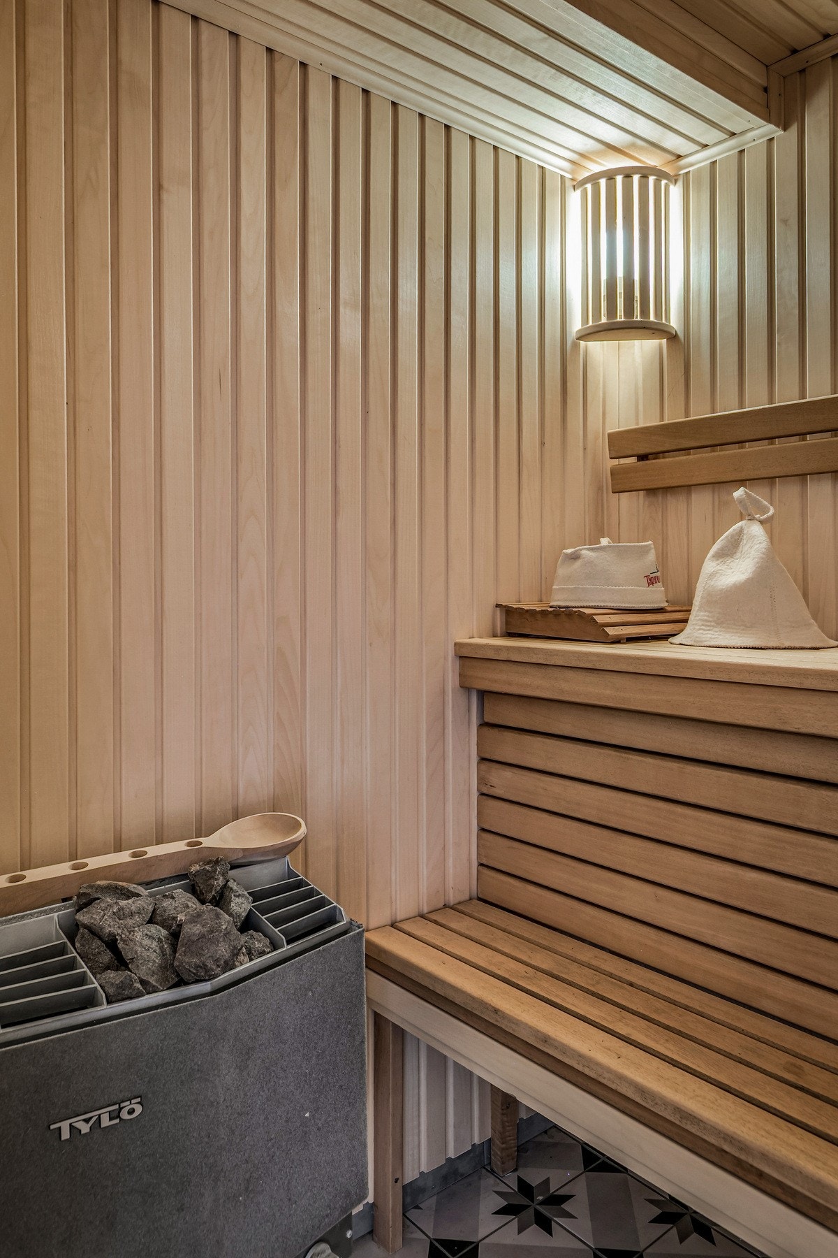 Badstue med elektrisk ovn. Galleribilde