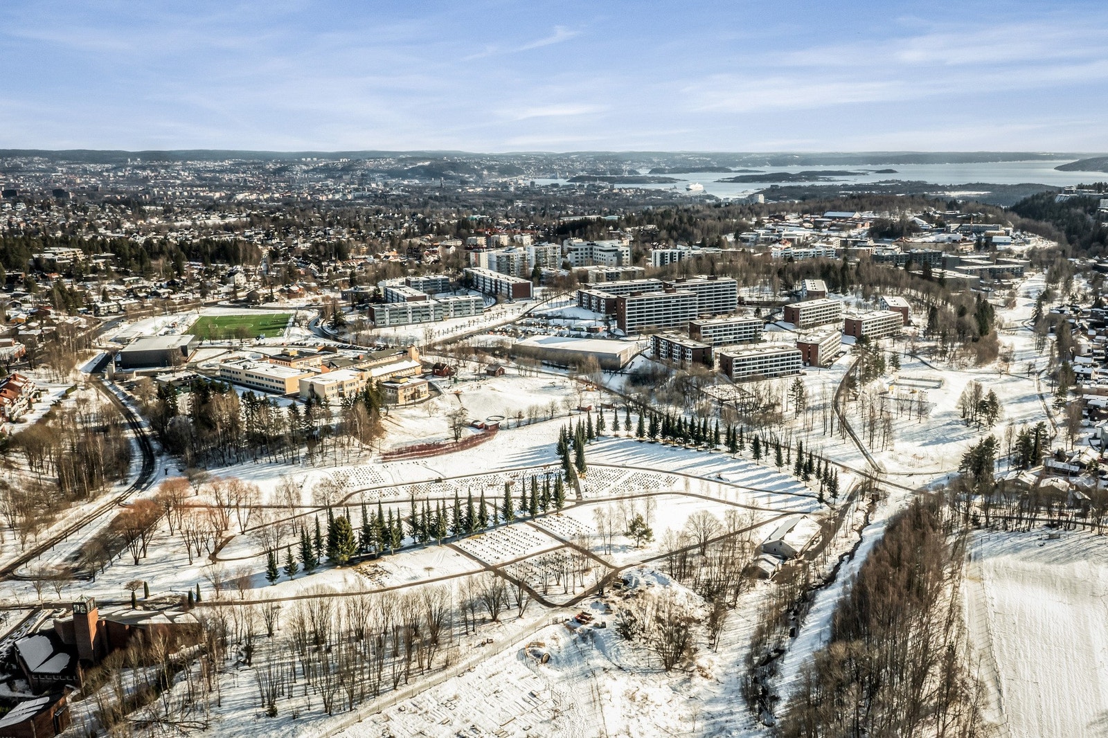 Dronebilde som viser nærområde Galleribilde