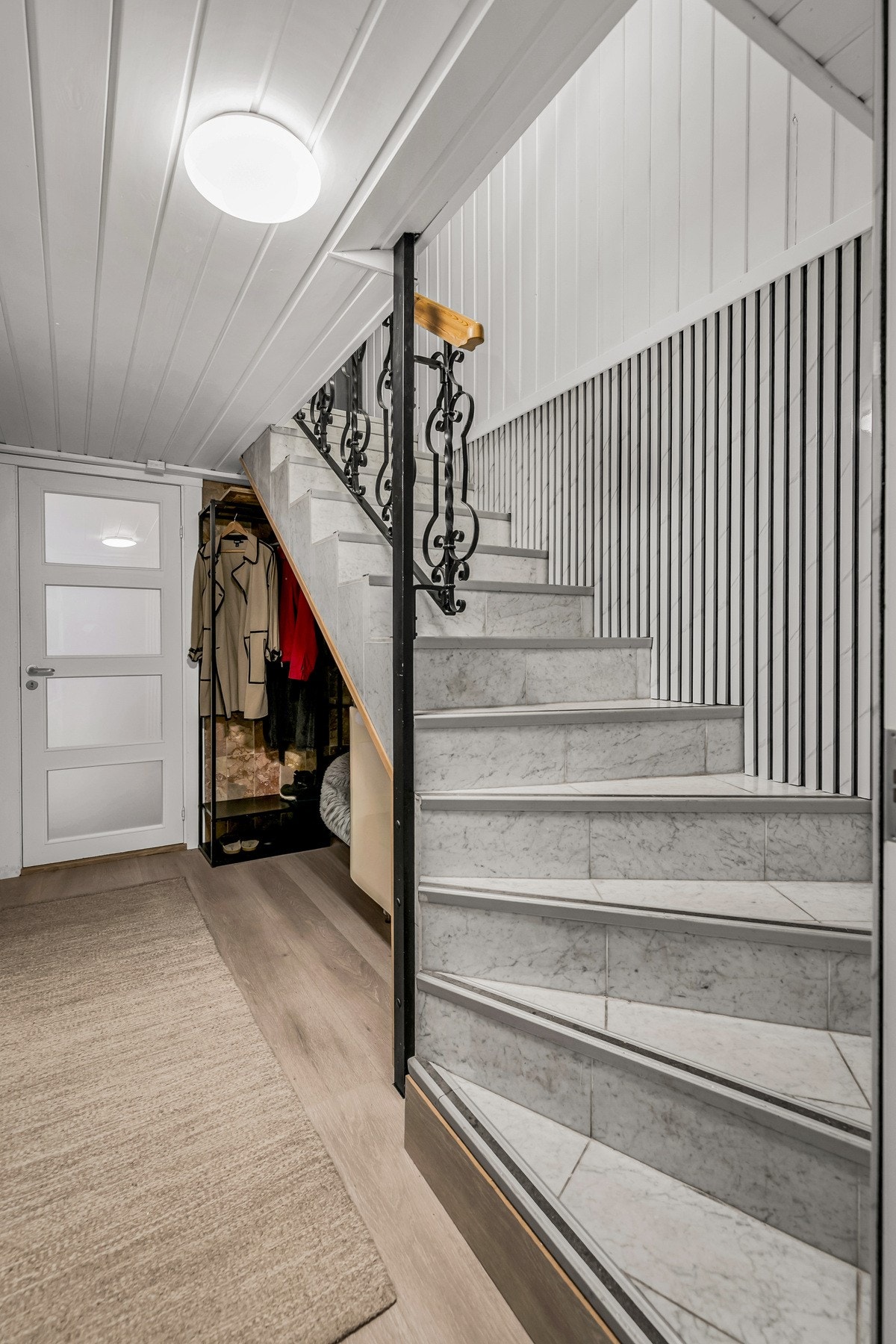 Trapp ned til underetasjen Galleribilde