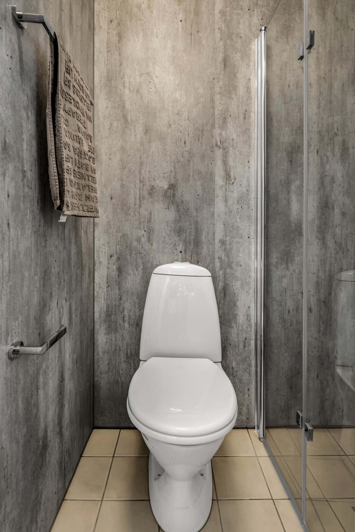 Bad med dusj og wc Galleribilde