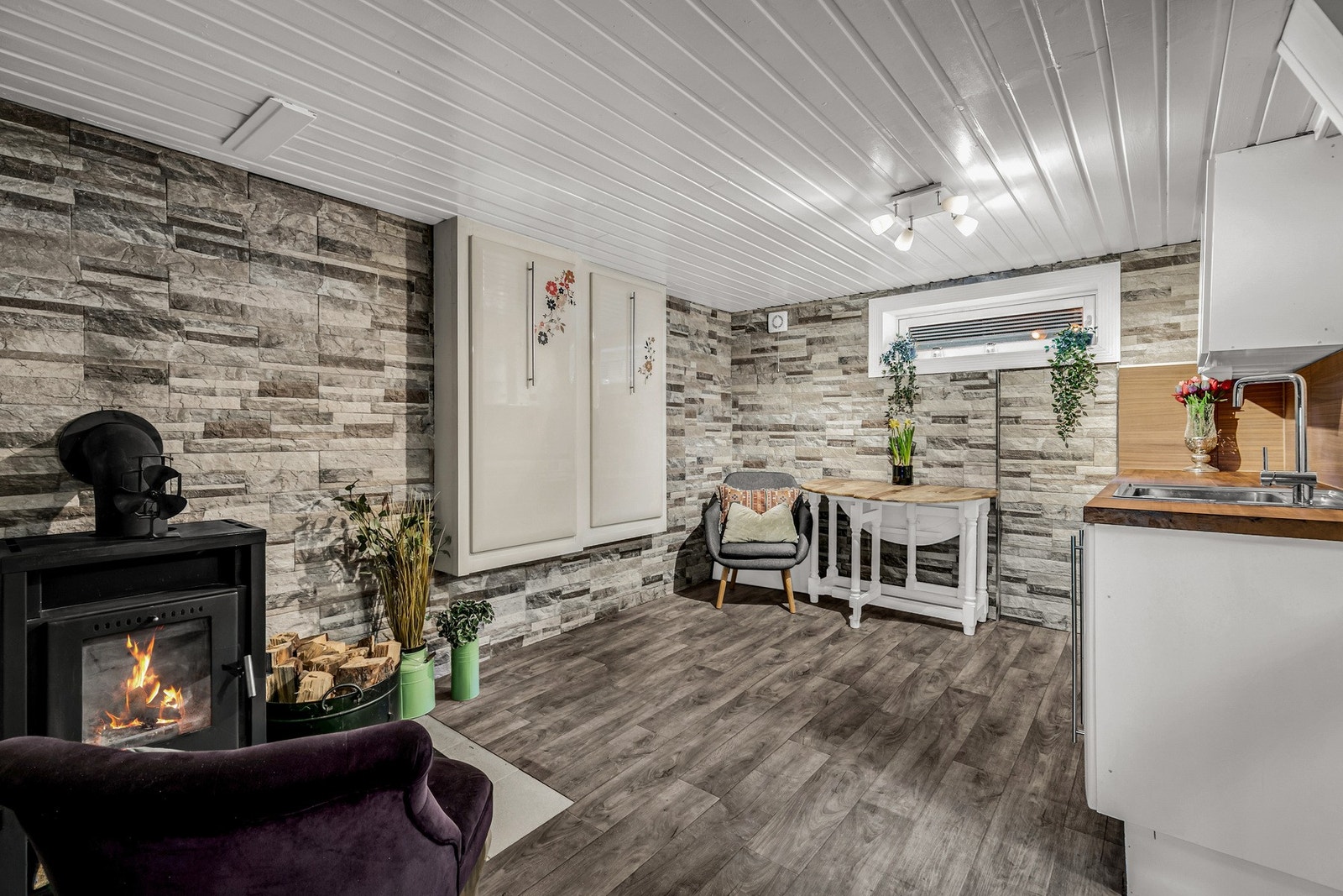 Vaskerom med peis Galleribilde