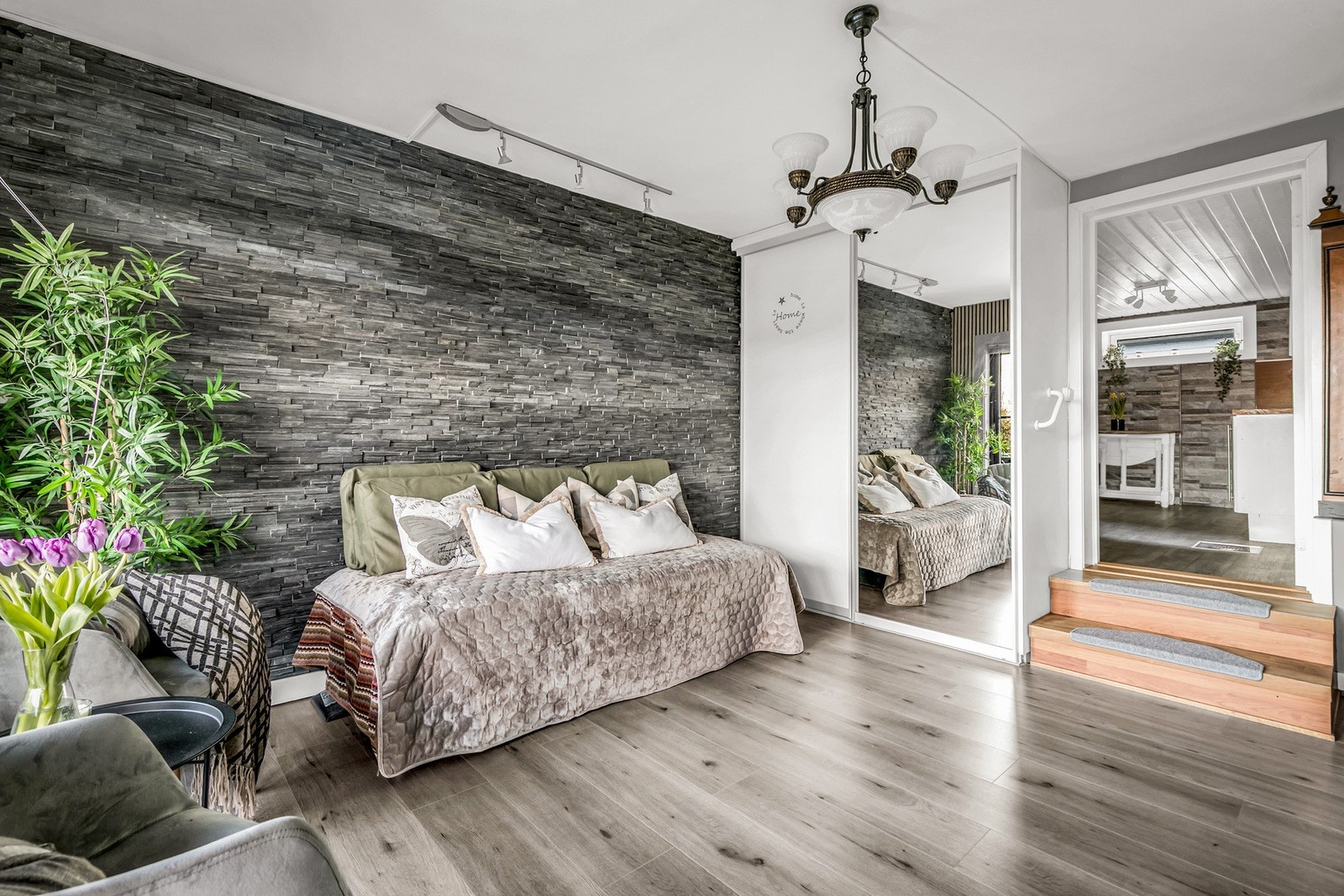 Stue med garderobeskap Galleribilde