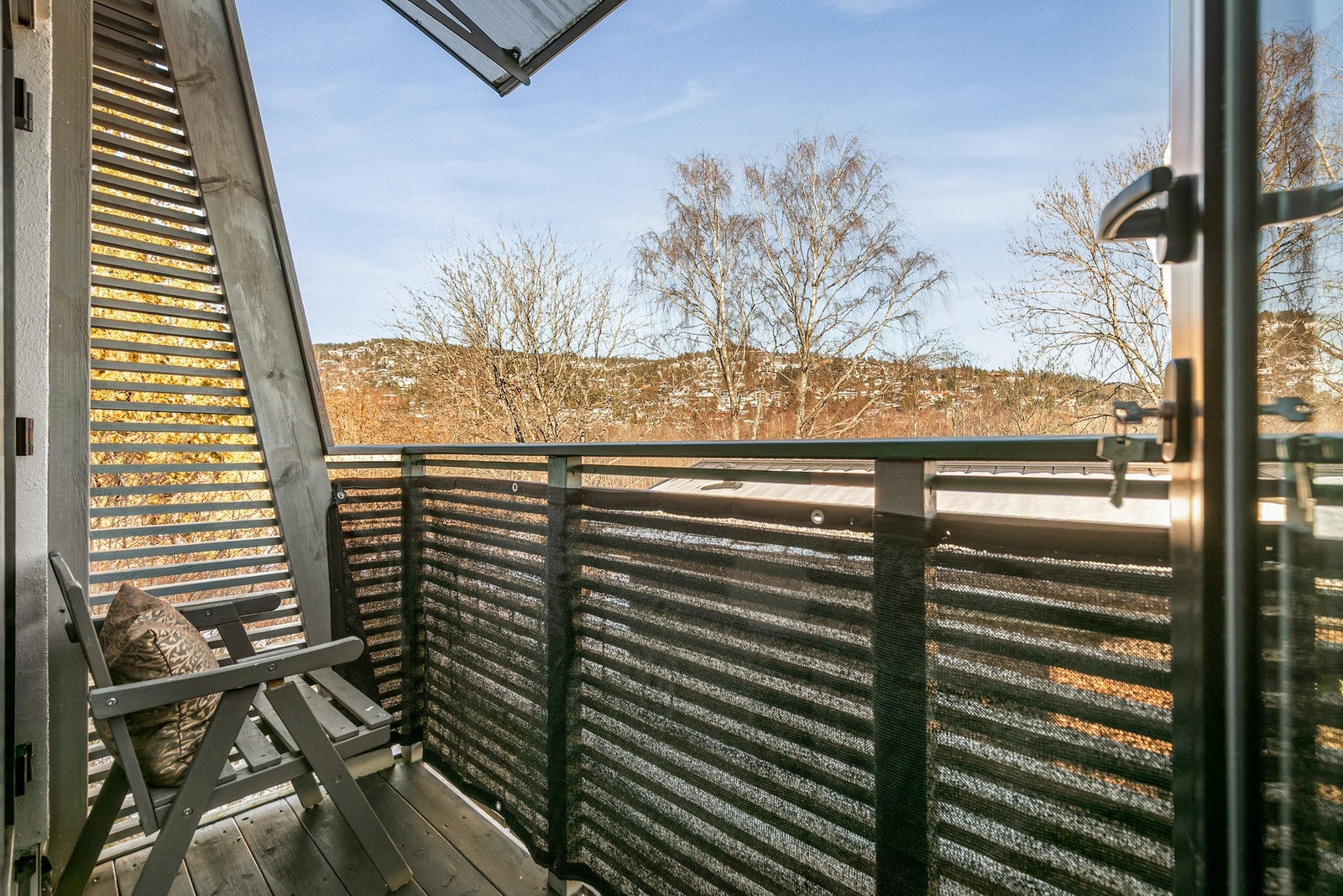 Soverommet har utgang til egen balkong med flott utsyn ut over det grønne. Galleribilde