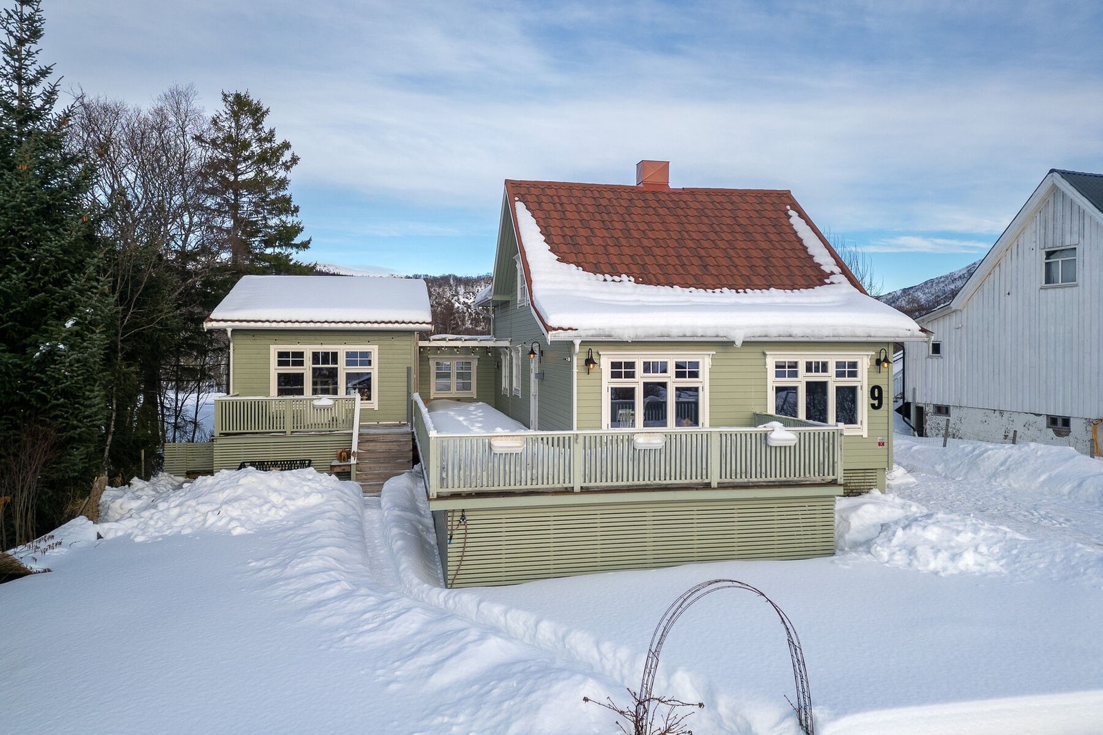 Vinduene har gjennomgående sprosser som gir boligen et klassisk uttrykk. Galleribilde