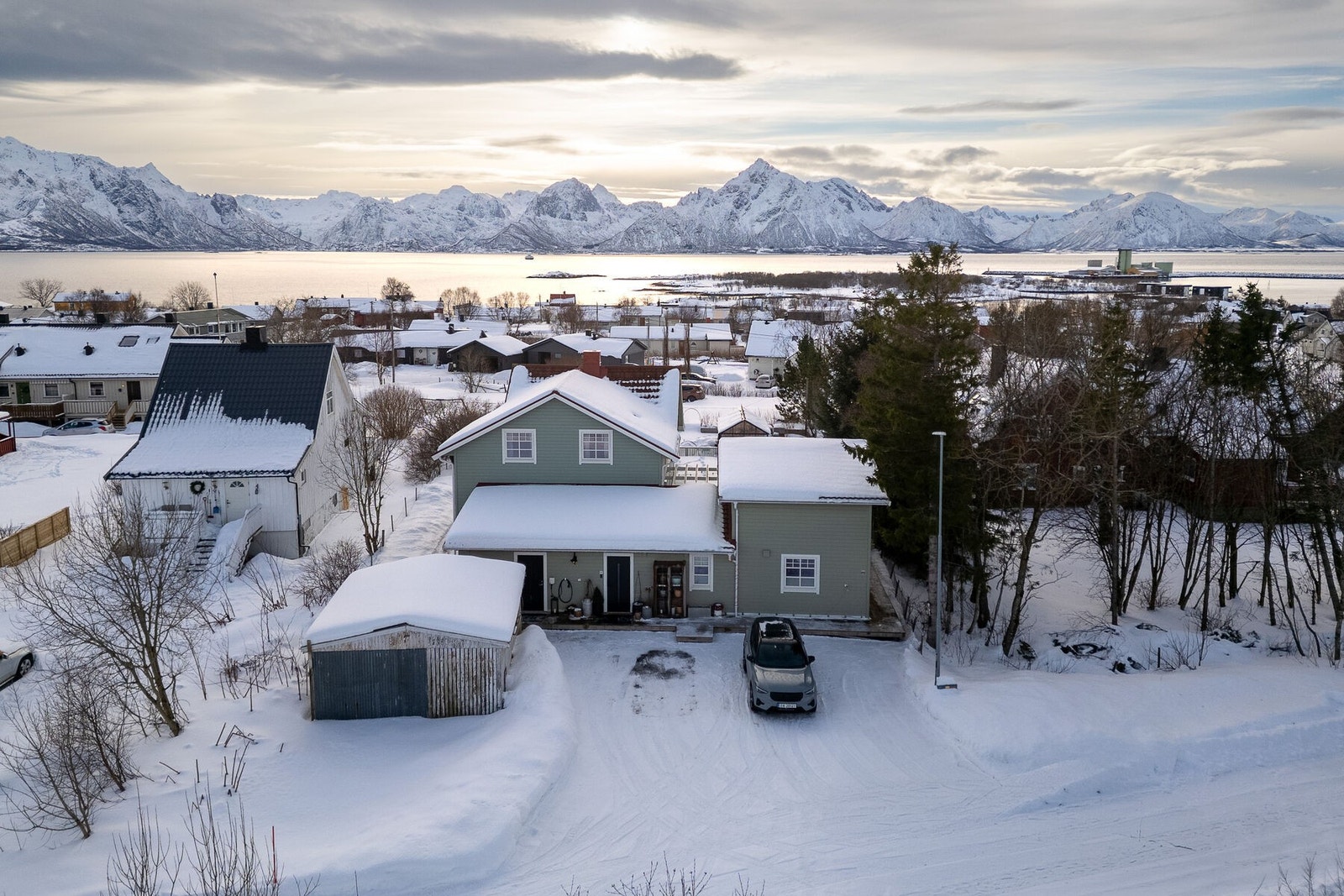 I 2024 ble det lagt ny grusdekke i oppkjørsel til huset. Galleribilde