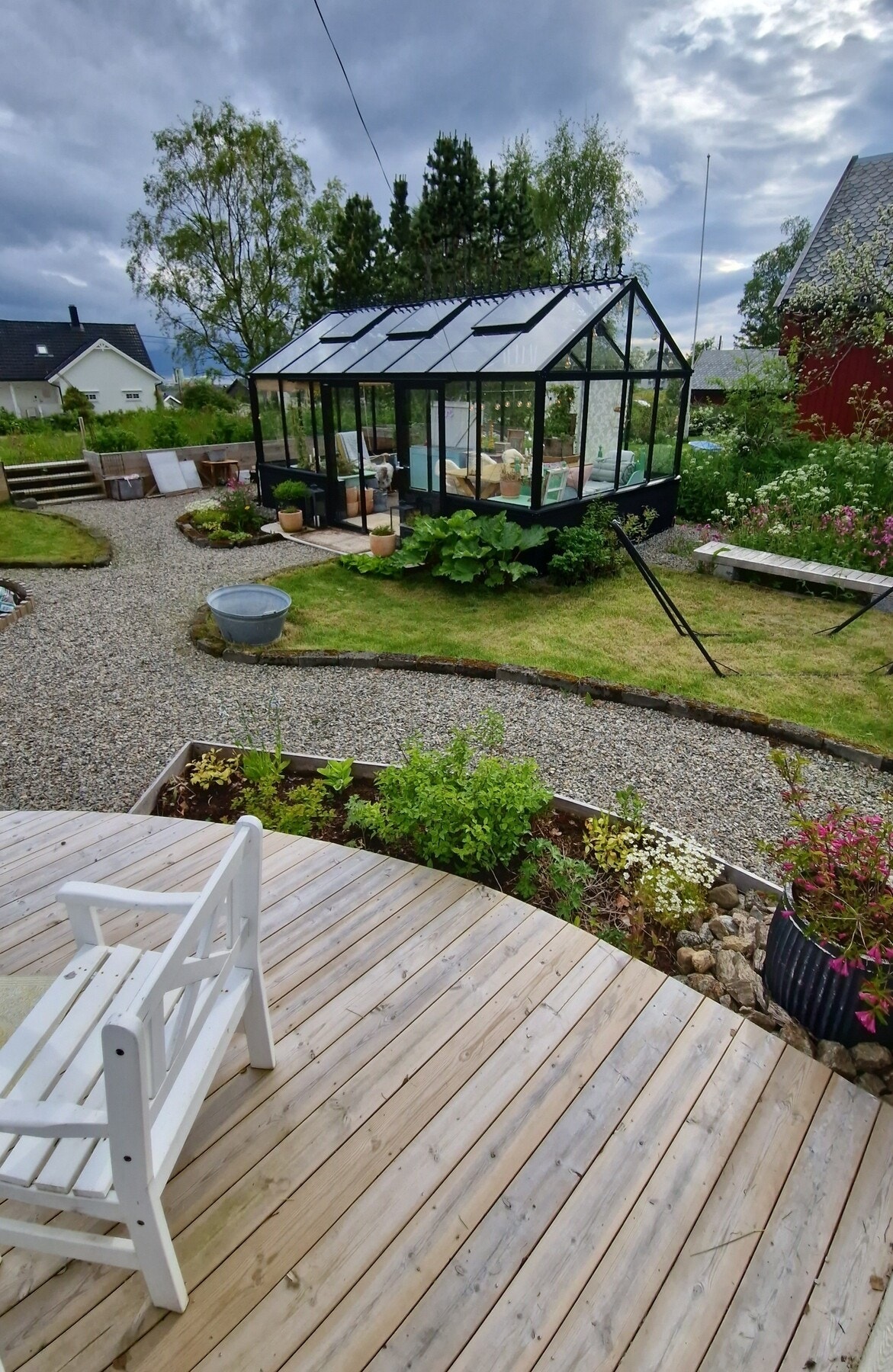 I hagen står det også et drivhus - ideelt for hobbygartnere. Galleribilde
