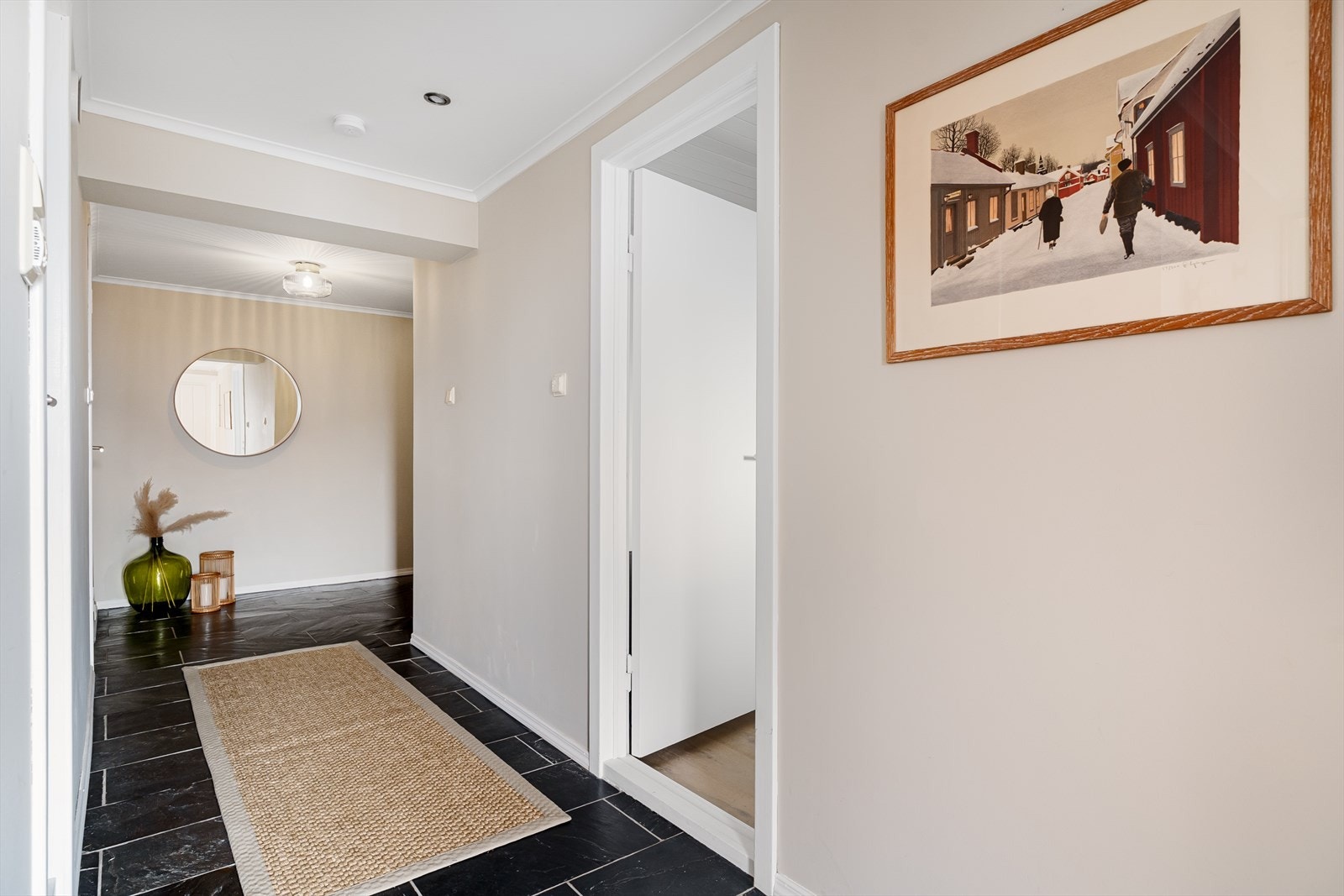 Hele underetasjen har varmekabler med ulike soner. Galleribilde