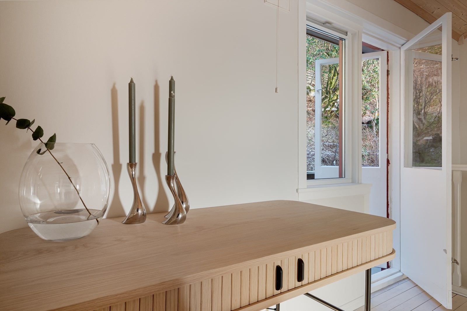 Doble originale dører er bevart ut til altanen. Galleribilde