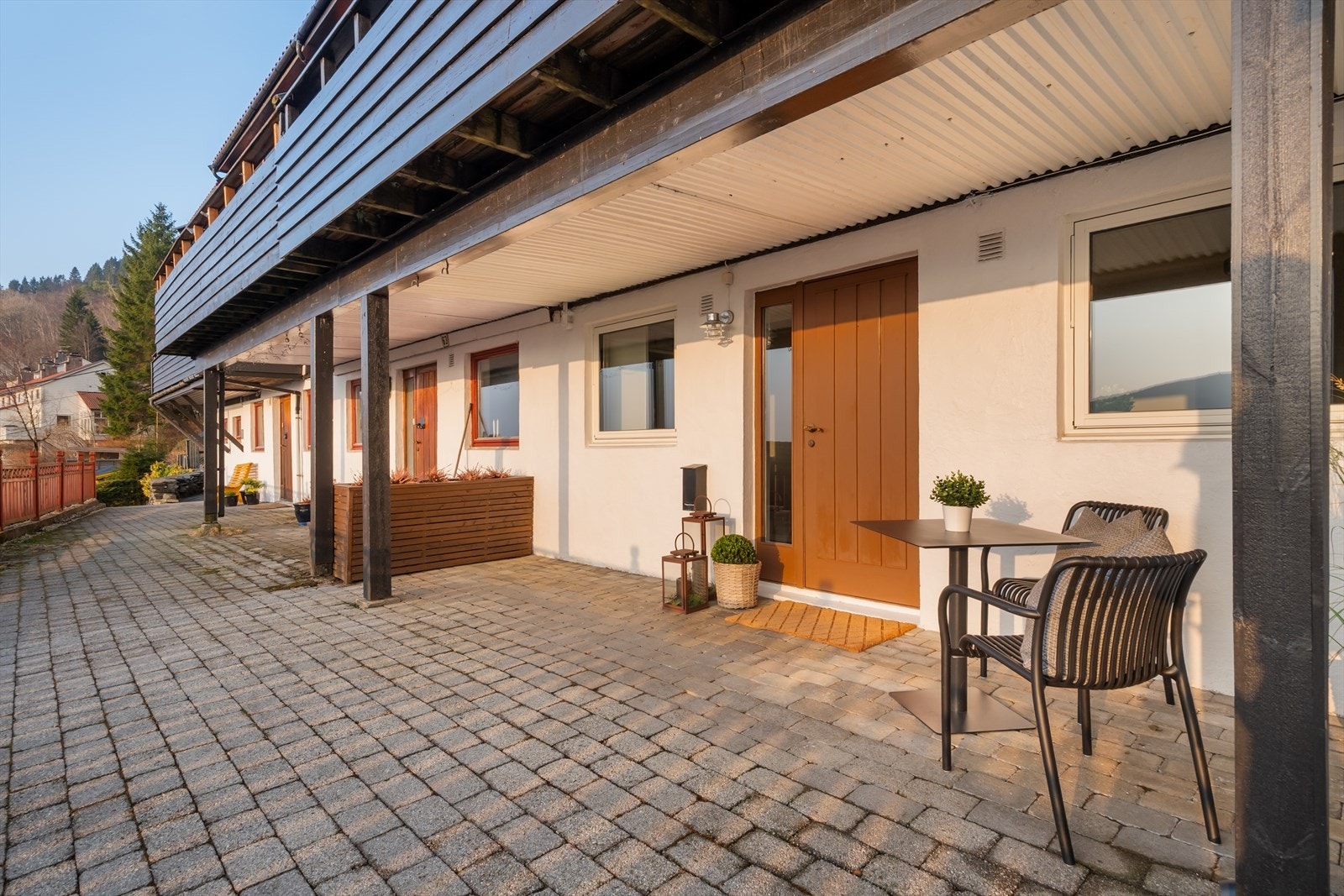 Et pent inngangsparti ønsker deg velkommen til Øvre Sollien 61 Galleribilde