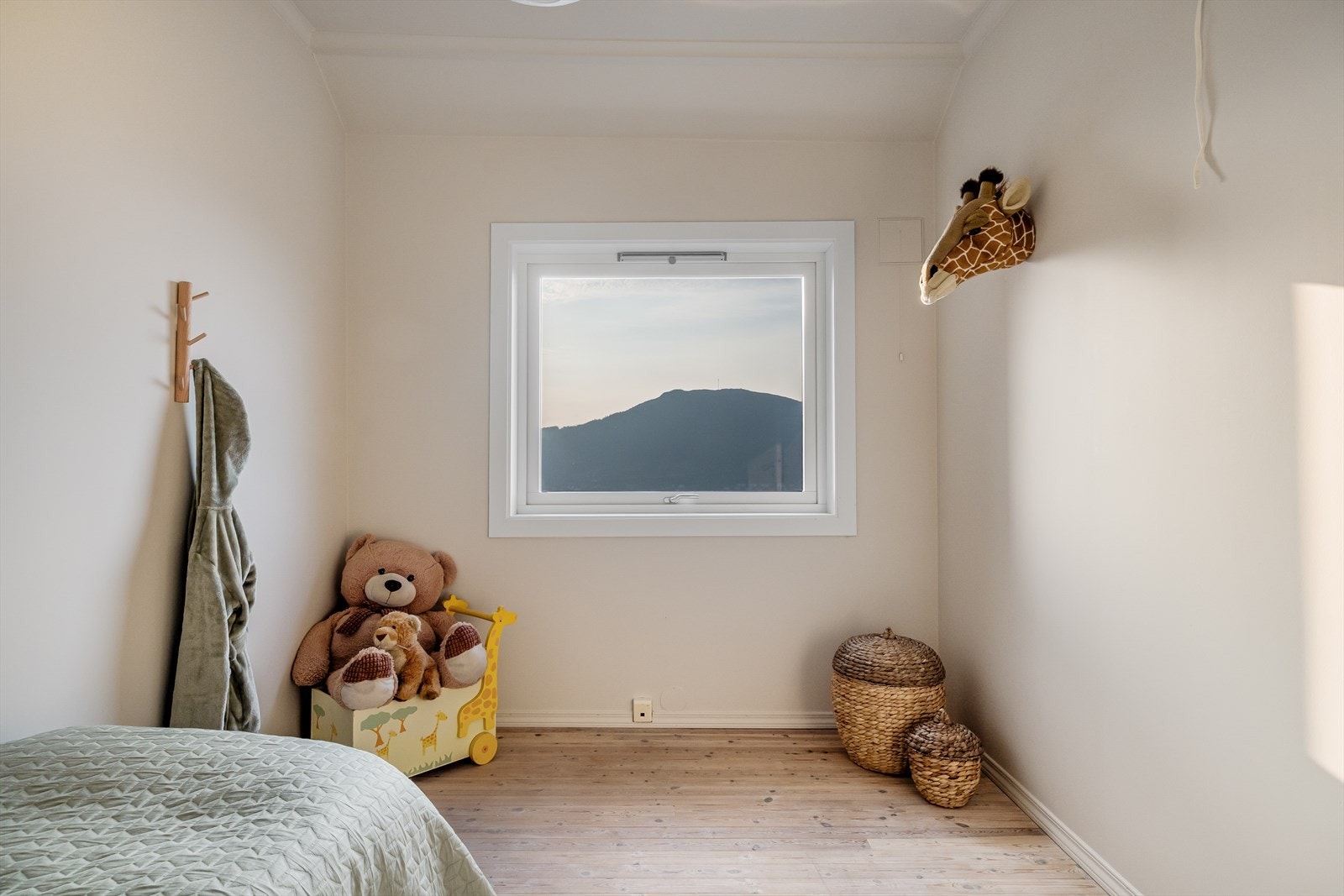 Behandlet furugulv Galleribilde