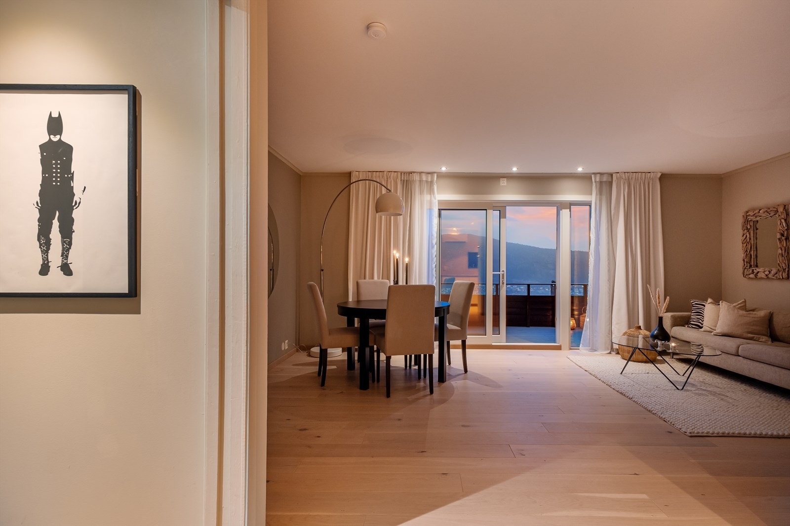 Tenk å kunne invitere familie og venner til hyggelige måltider med denne utsikten som bakteppe. Galleribilde