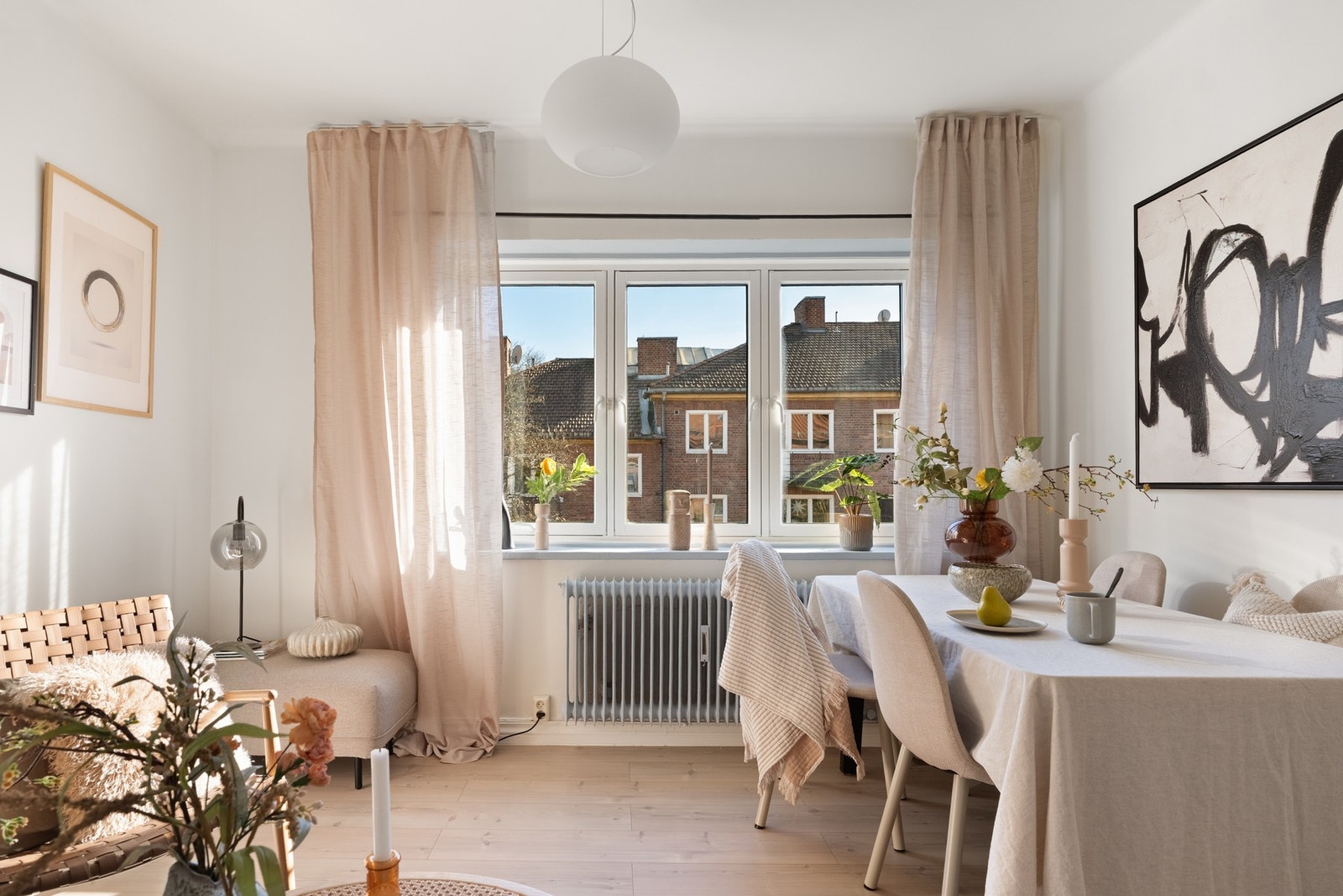 Stuens gode utforming gjør det enkelt å møblere etter eget ønske. Galleribilde