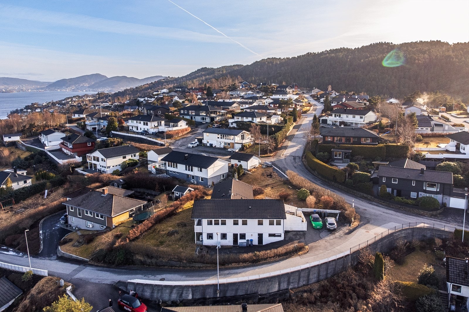 Stor og romslig generasjonsbolig med godkjent utleiedel i underetasjen. Galleribilde
