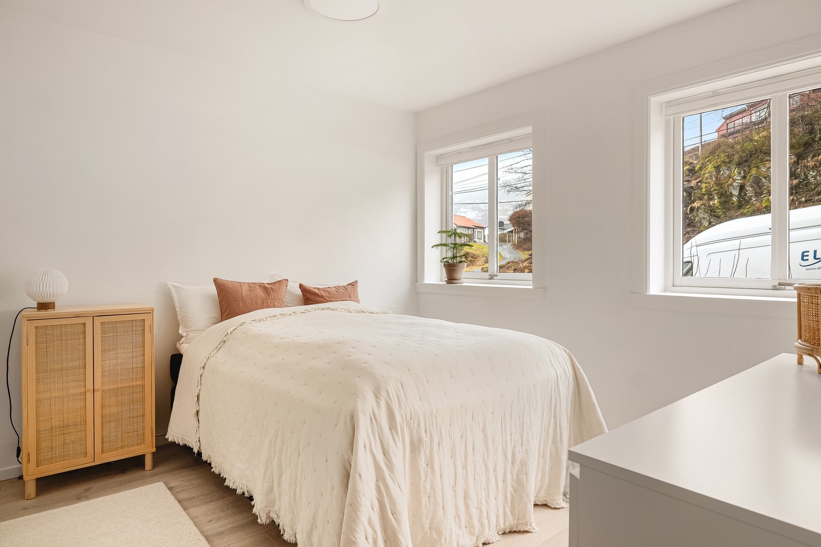 Her kan man møblere med dobbeltseng, nattbord og kommode. Galleribilde