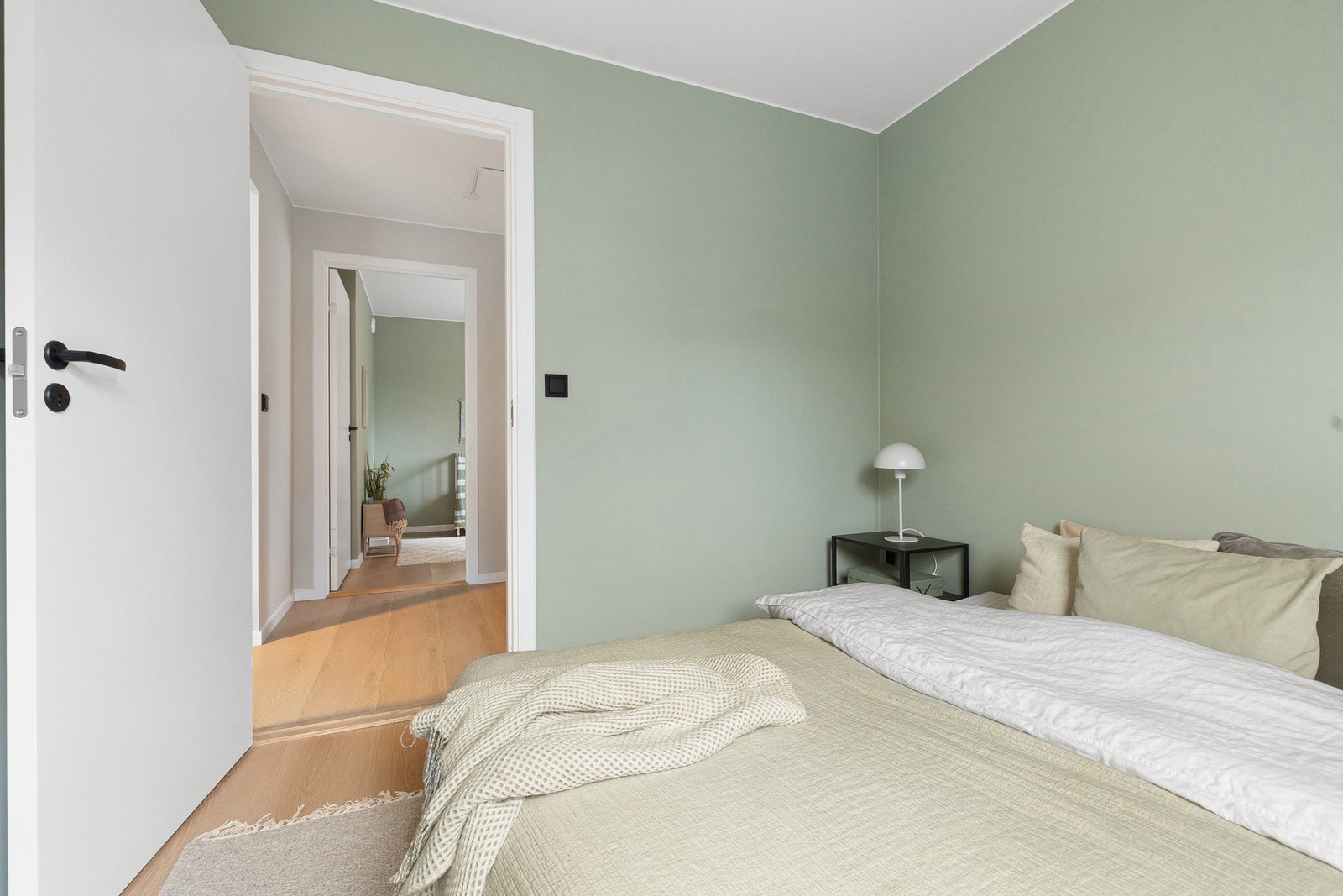 Fellesarealene i borettslaget er vesentlig oppgradert i 2025. Det er mulighet for å kjøpe garasjeplass i bygget. Galleribilde