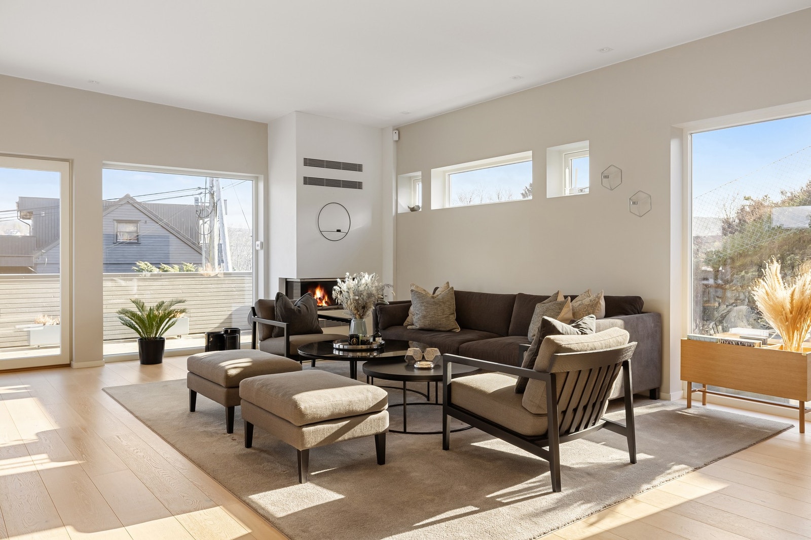 Her er det store vindusflater som slipper inn godt med naturlig lys. Galleribilde