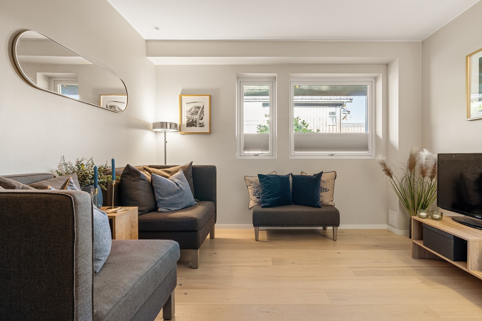 Boligen har også en TV-stue som er et supert bonusrom for familien! Galleribilde