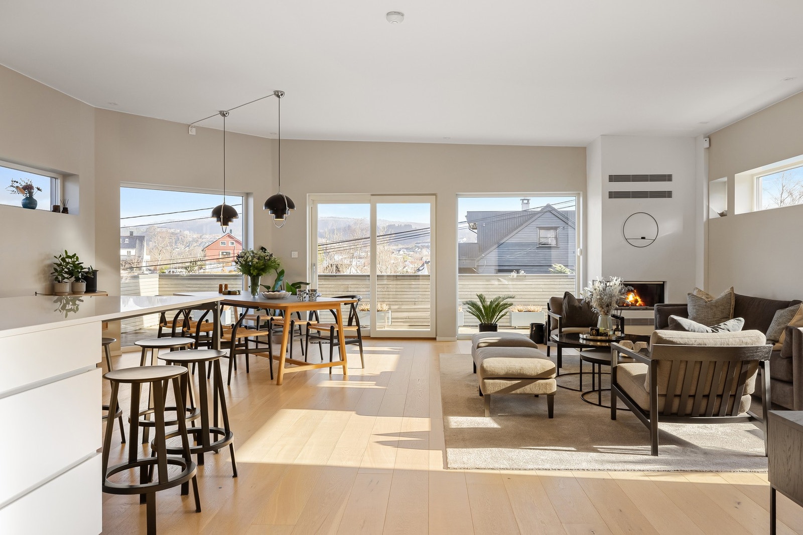 Dette er en rålekker enebolig fra 2018 med høy standard og svært gode kvaliteter enhver familie vil sette stor pris på! Galleribilde