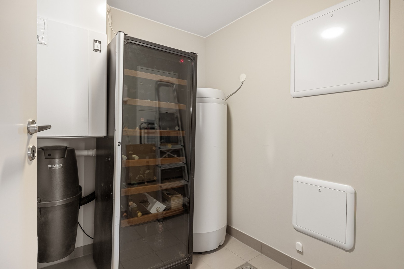 I underetasjen finner vi også et teknisk rom! Galleribilde