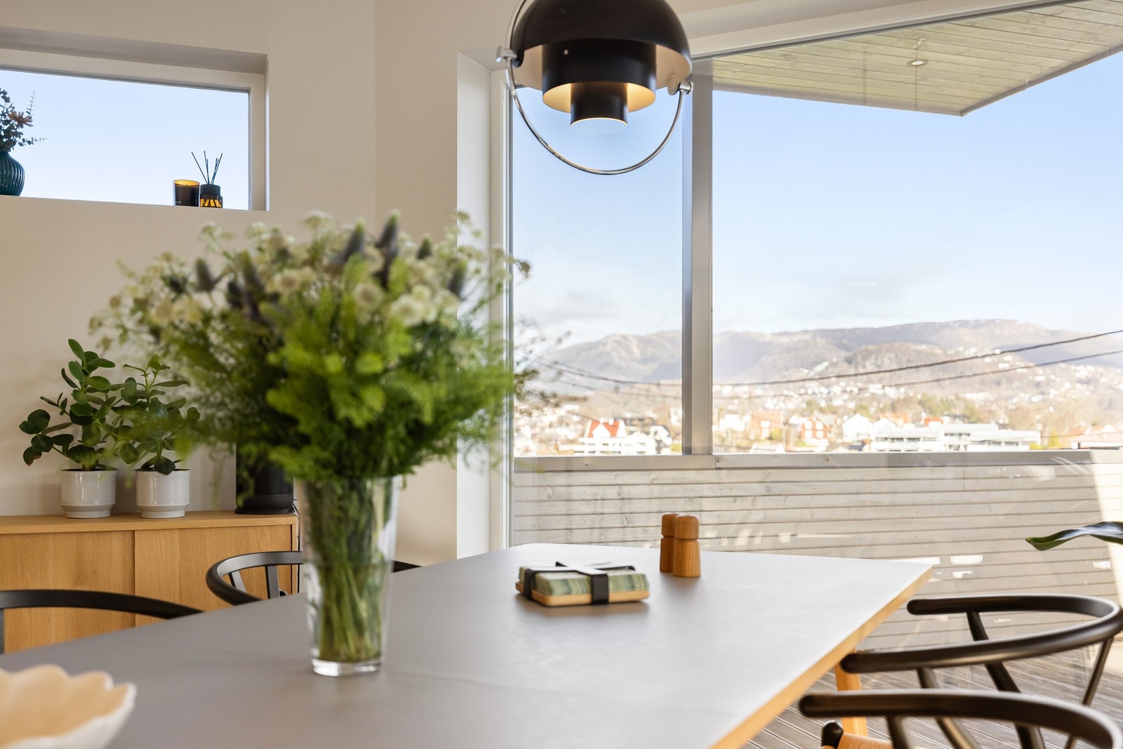 Utsikt fra spiseplassen. Galleribilde