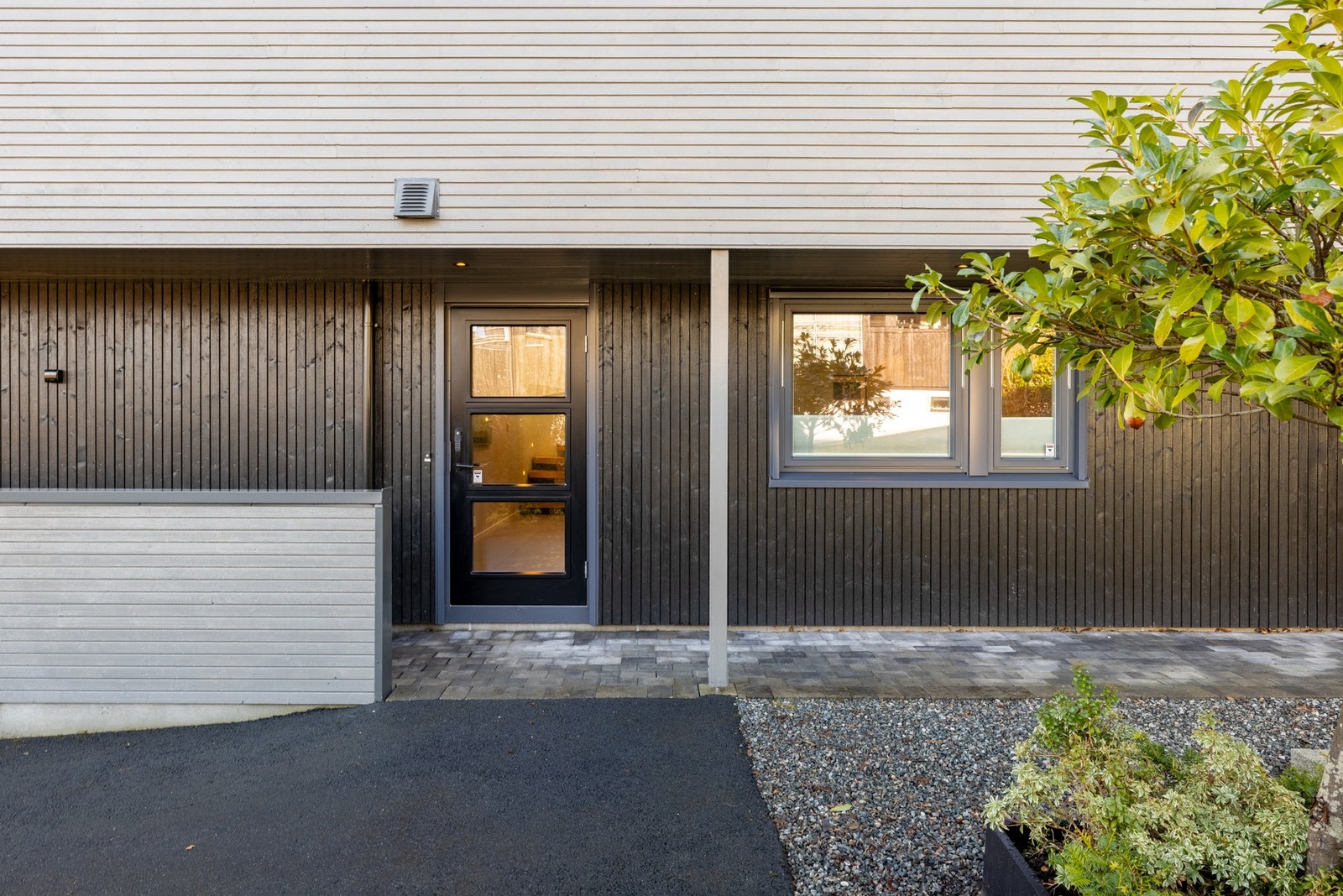 Inngangspartiet er pent opparbeidet. Galleribilde