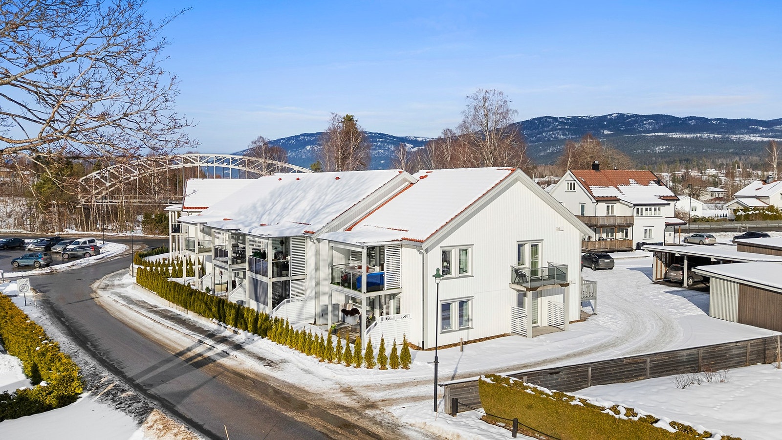 Lys og innbydende andeleilighet i 2. etasje med garasje. Galleribilde