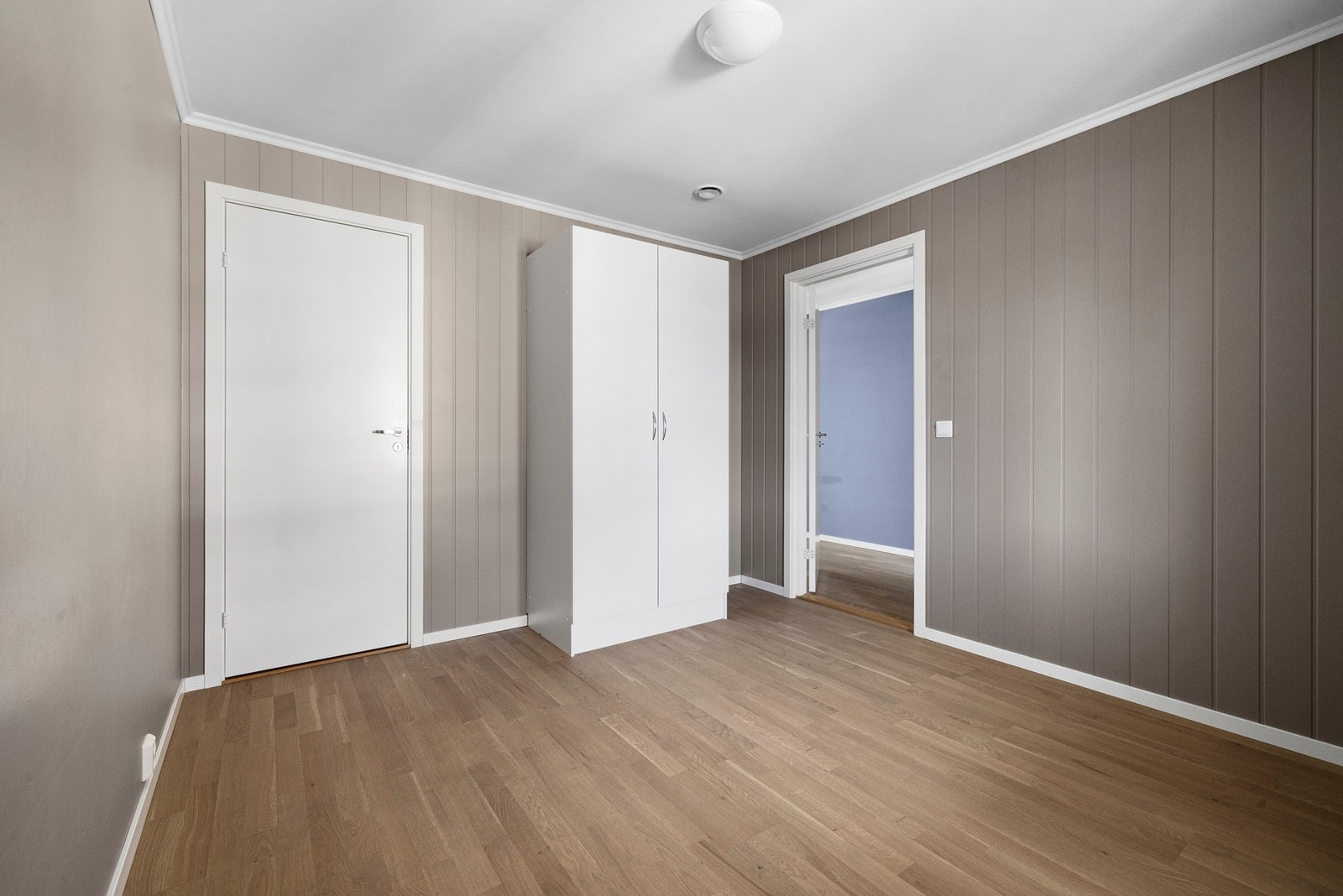 Bod med inngang fra venstre. Galleribilde