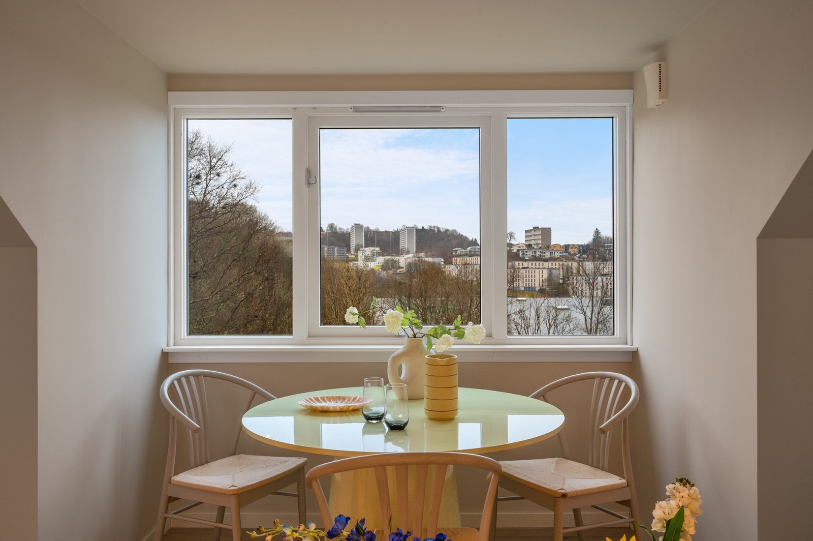 Vindusflatene sørger for godt med naturlig lysinnslipp. Galleribilde