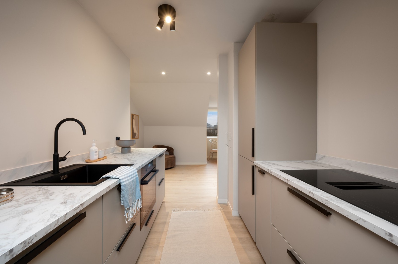 Kjøkkenet har et moderne og eksklusivt preg. Galleribilde