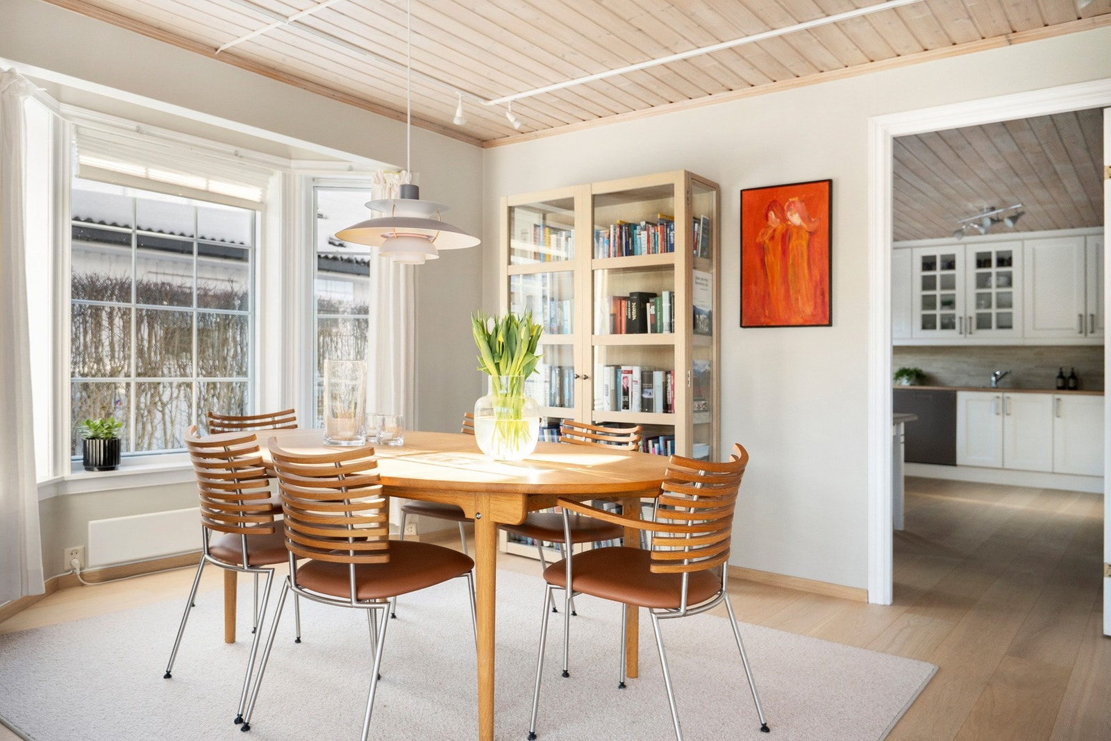 Her er god plass til å innrede med en større spisegruppe, eller annet ønsket møblement Galleribilde