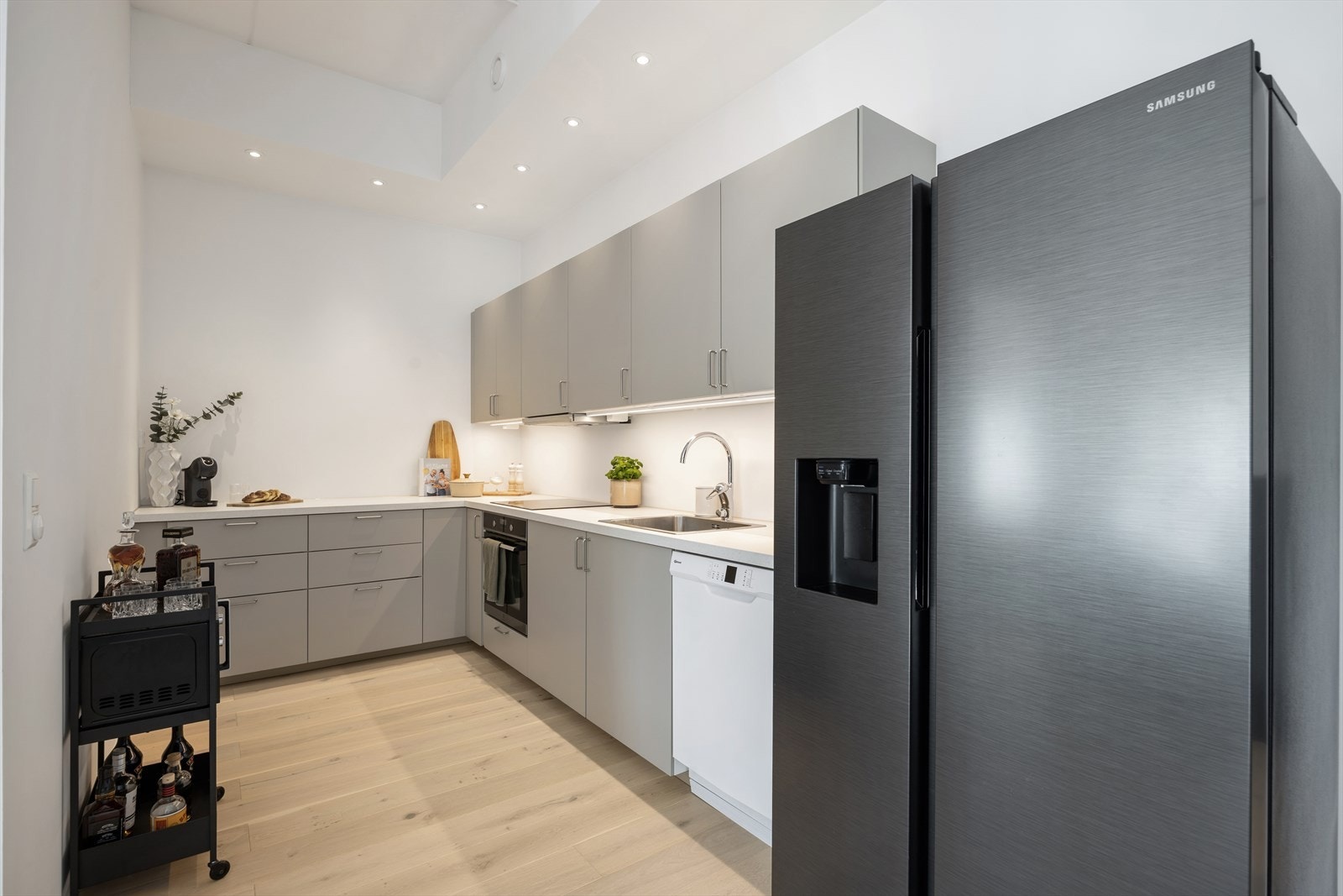 Meget pent og moderne kjøkken Galleribilde