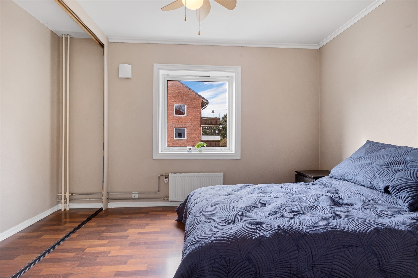 Soverom med plass til garderobeskap Galleribilde