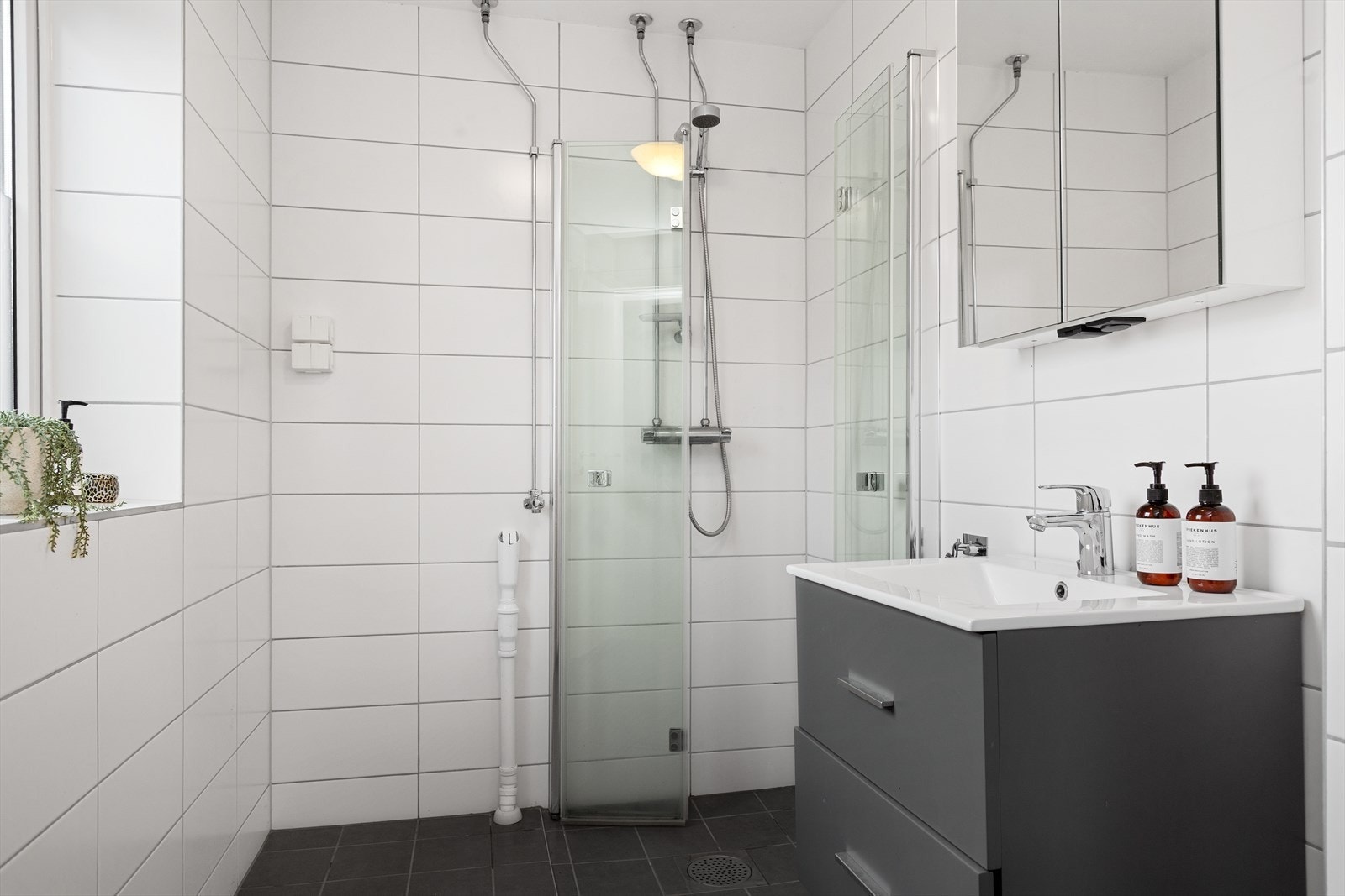 Opplegg til vaskemaskin på badet Galleribilde