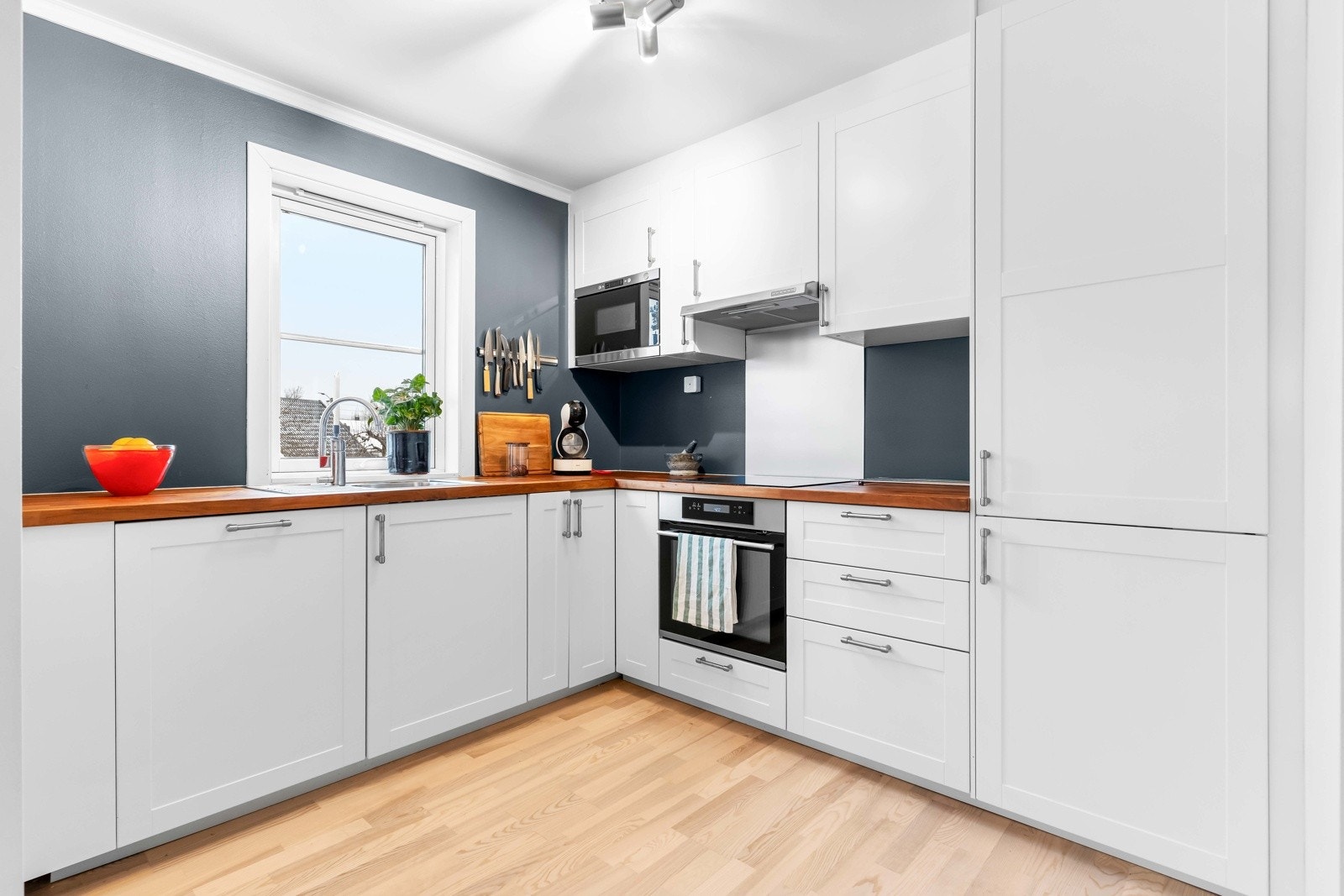 Her bor du stille og rolig, med kort vei til både natur og byliv. Galleribilde