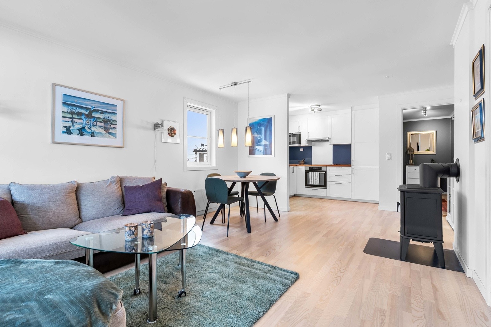 Velkommen til Mauritz Hansens vei 94 - En lys og attraktiv 3-roms selveierleilighet med praktisk planløsning, balkong på ca. 8 kvm og 2 biloppstillingsplasser. Galleribilde