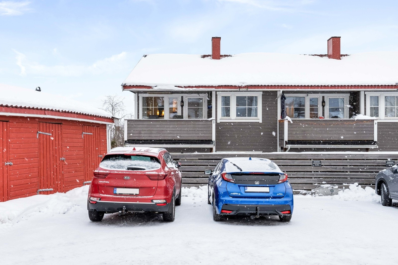 Med boligen følger 2 biloppstillingsplasser. Galleribilde