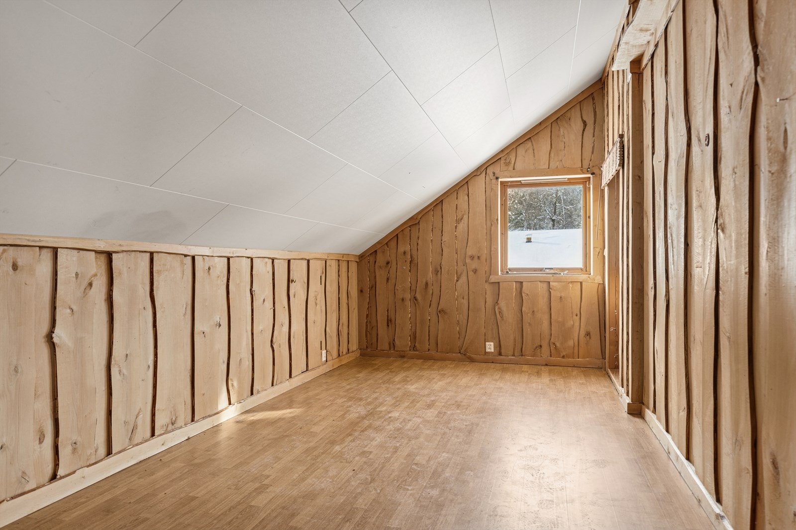 Soverom 3. Utgang til en mindre balkong. Galleribilde