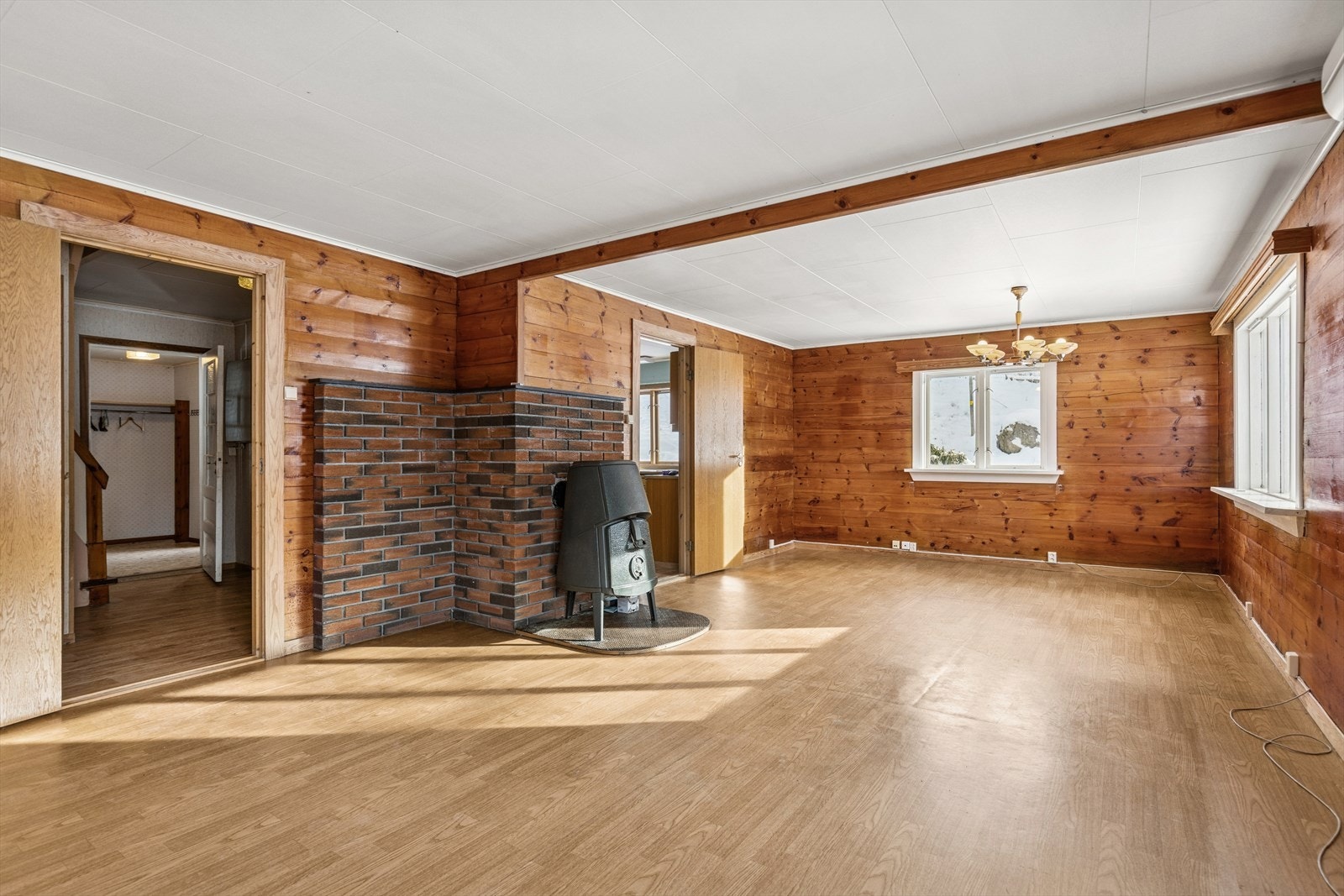 Stuen i kårboligen er av fin størrelse. Galleribilde