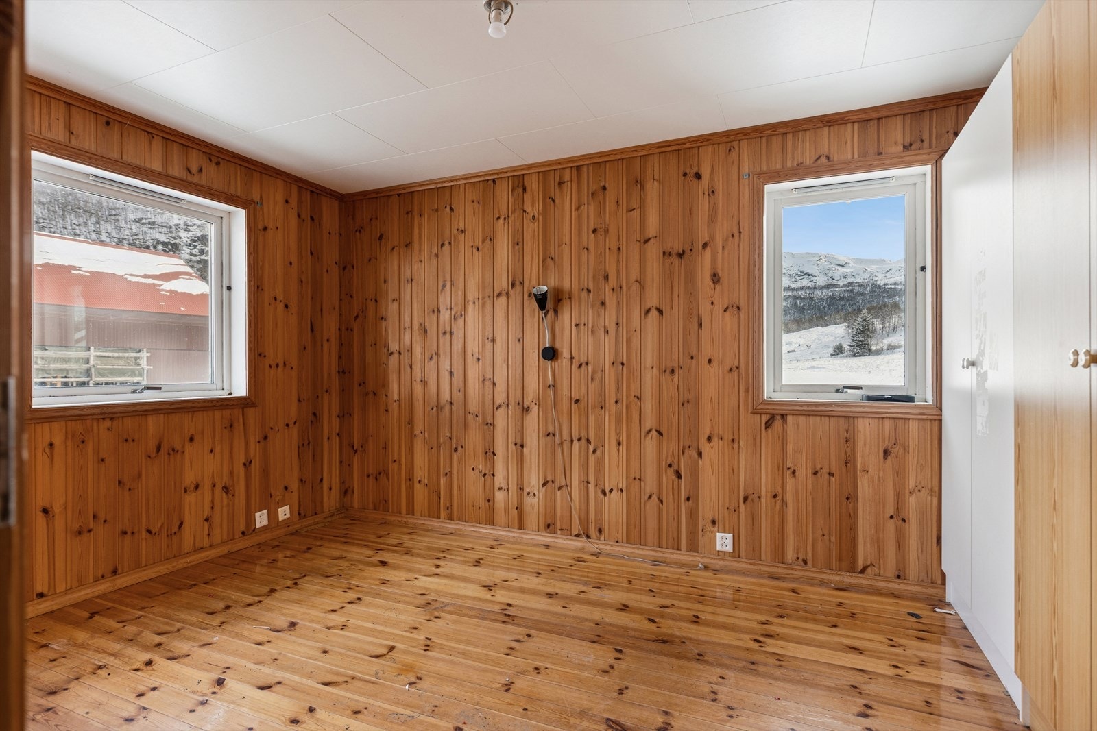 Våningshuset inneholder totalt 5 soverom. Soverom 1 og 2 ligger i 1. etasje. Galleribilde