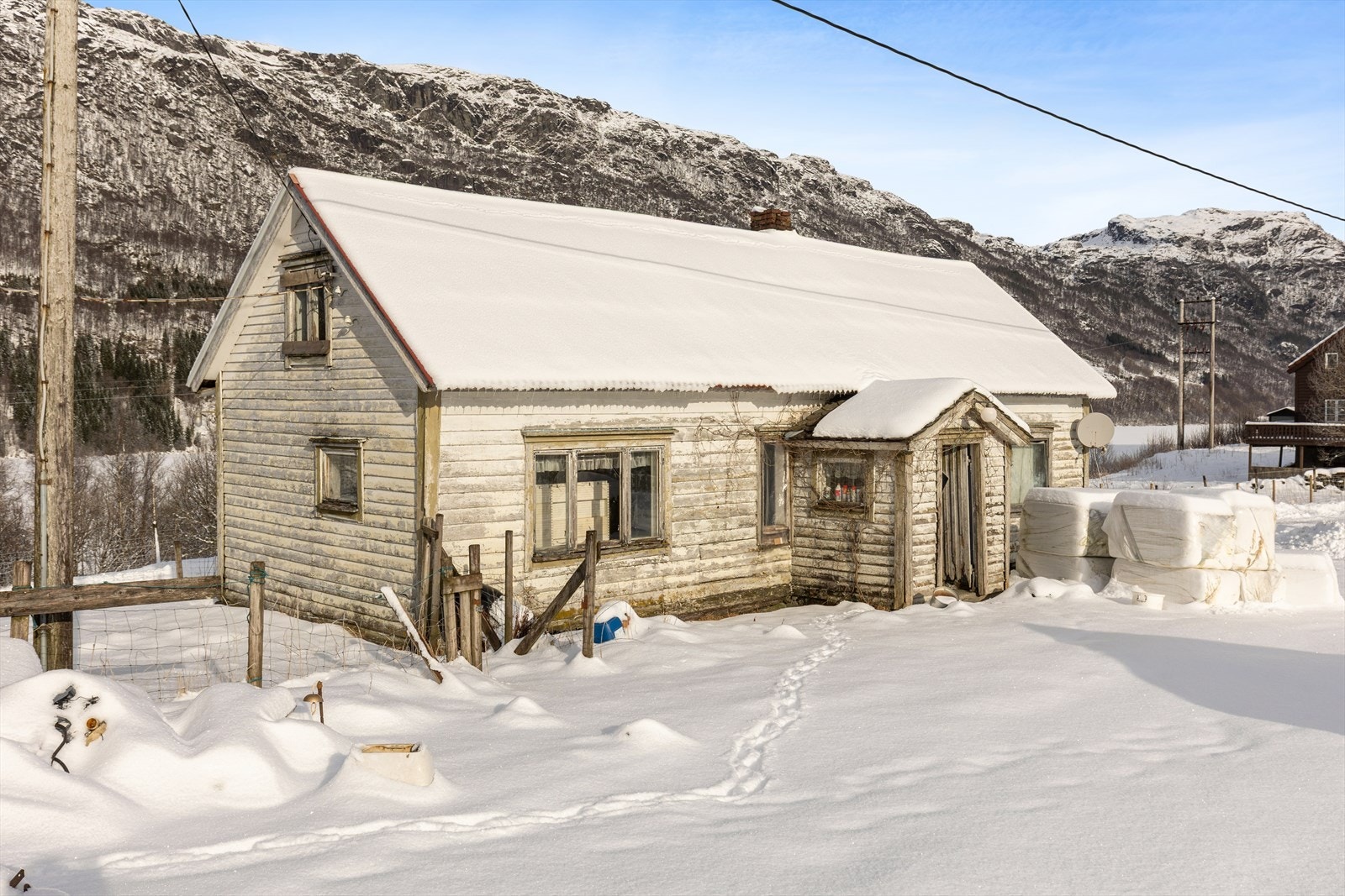 Bygg oppført som bolig, men benyttes i dag benyttes som lagerbygg. Bygget er det eneste Sefrak-registrerte på eiendommen. Galleribilde