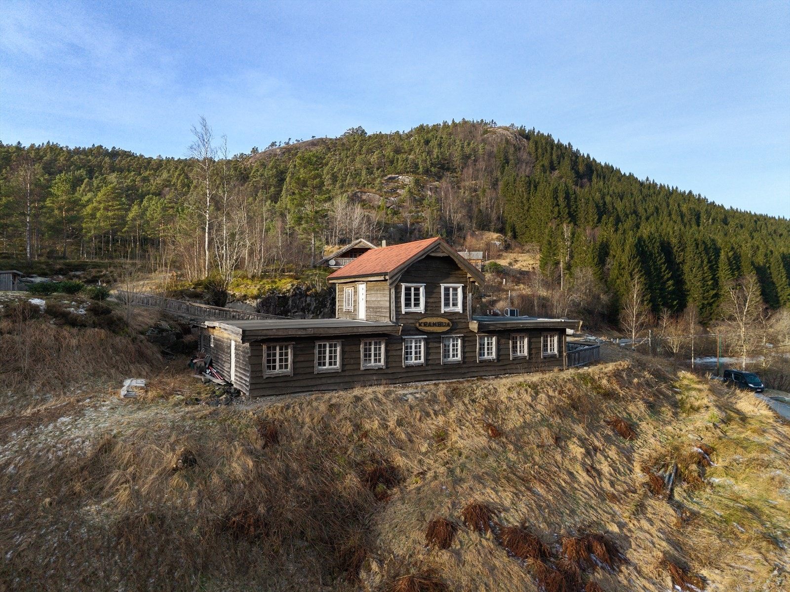 På eigedomen står også "Krambua" Galleribilde